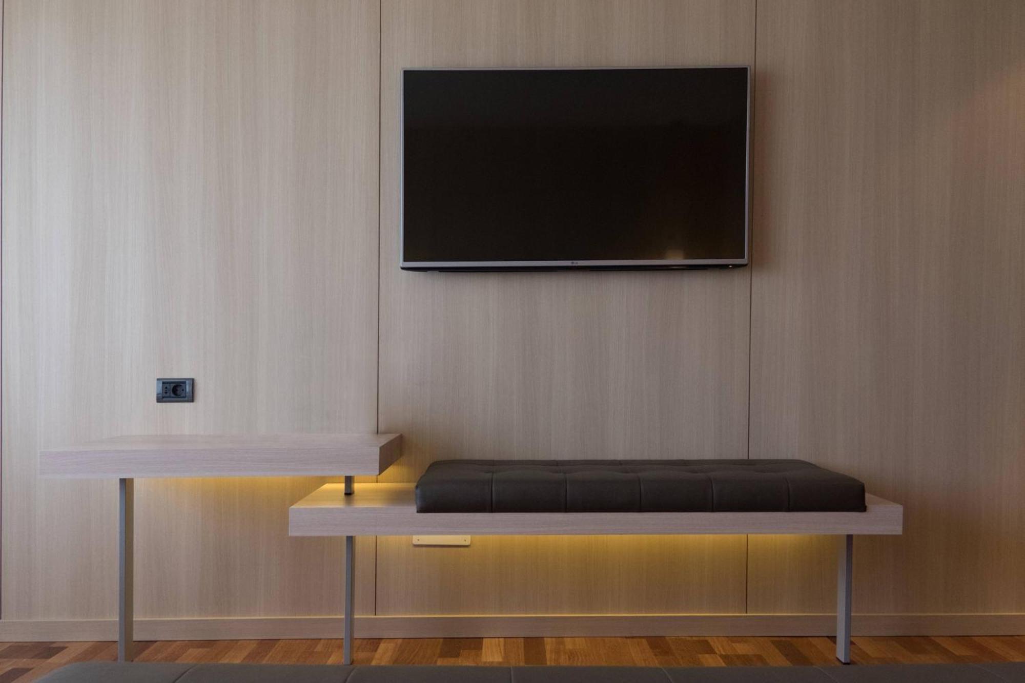 Standard Zimmer mit Kingsize-Bett, Meerblick und Balkon