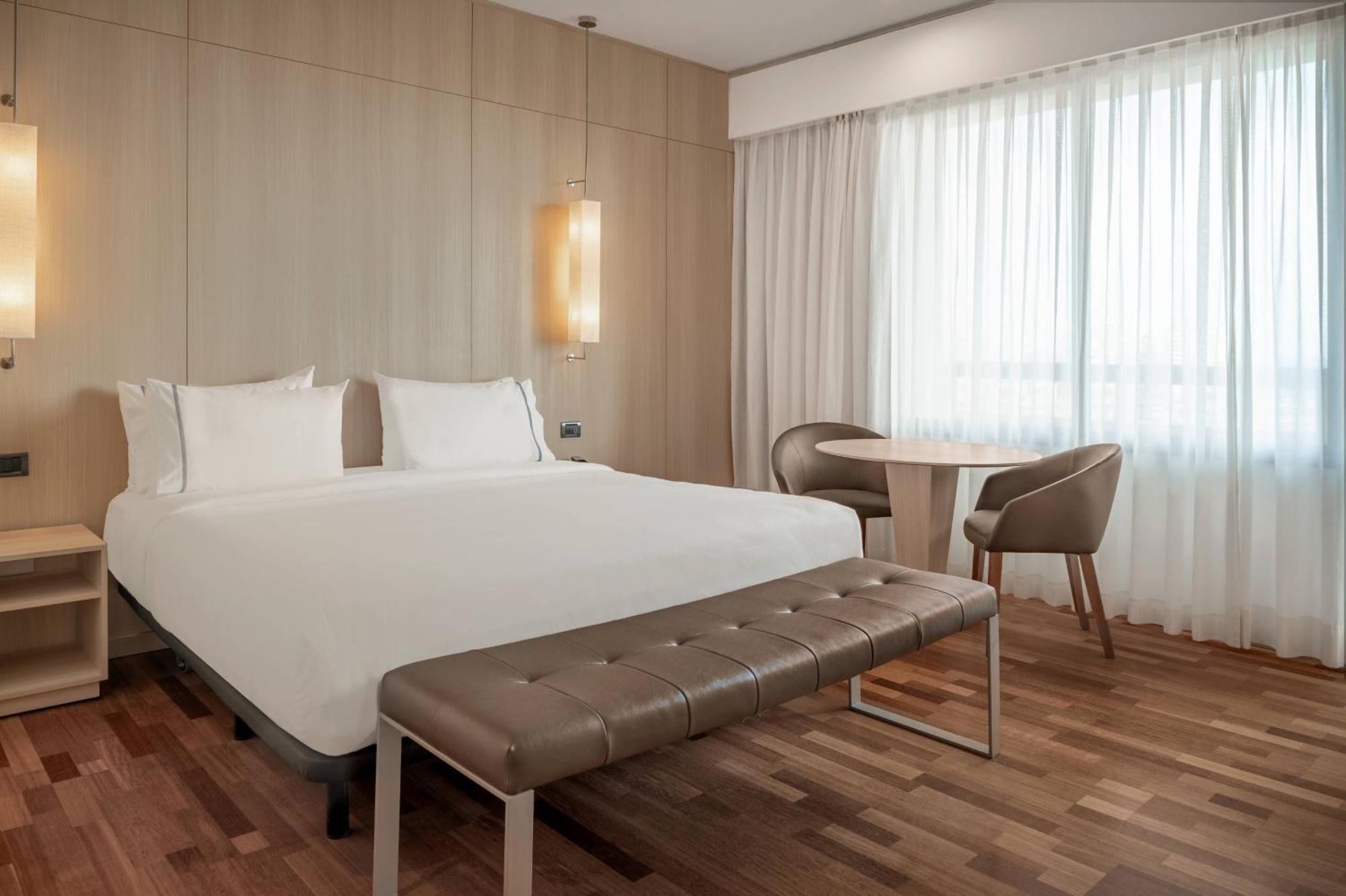 Standardzimmer mit Kingsize-Bett