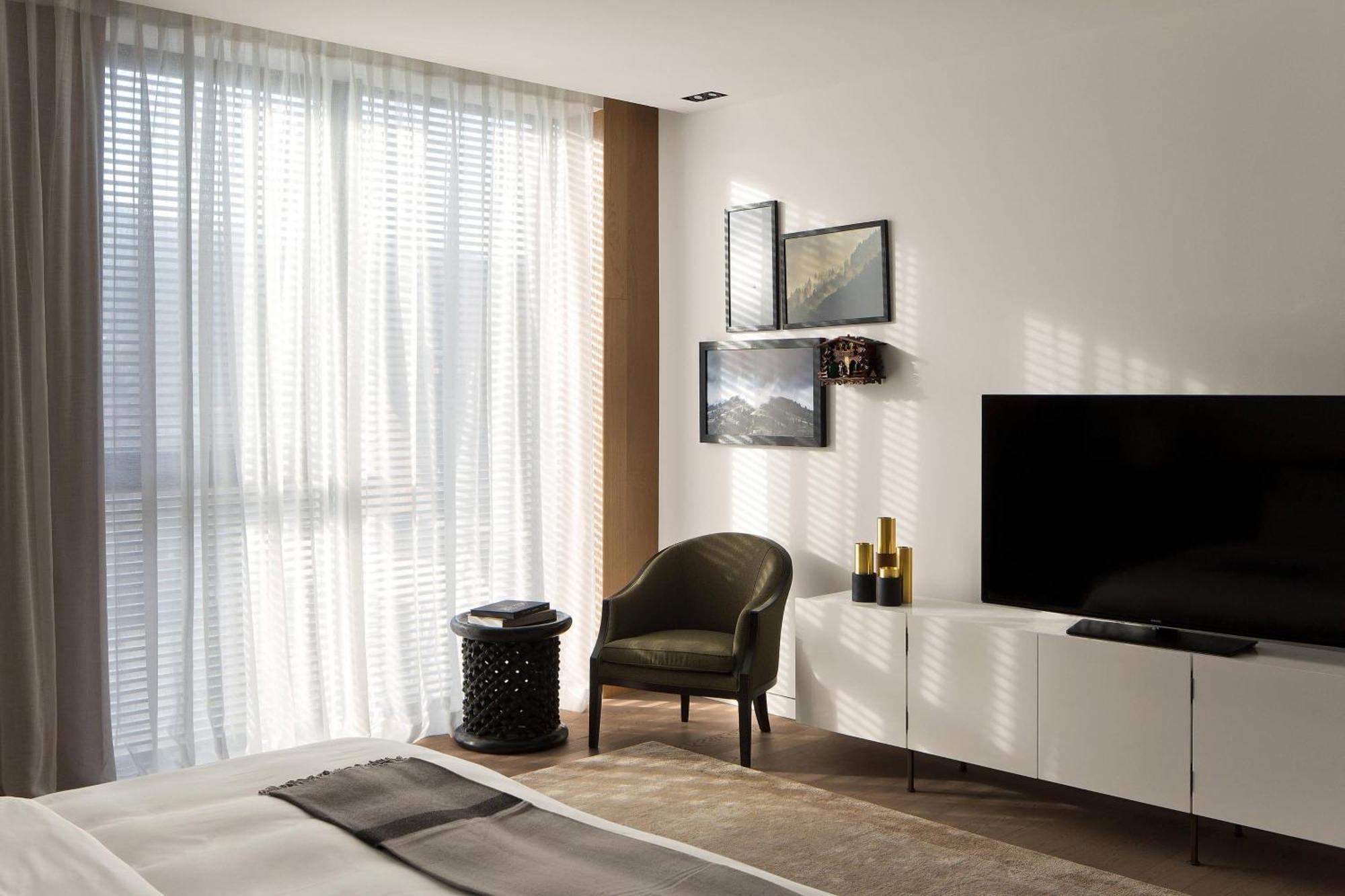Select Suite 1 Bedroom Suite 1 King Corner room,1643186899:JPEG