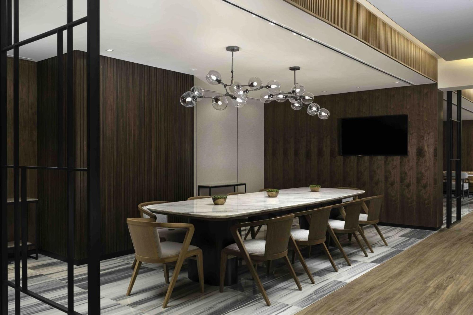 Club level, Guest room, 2 Queen, City view,1643207176:JPEG