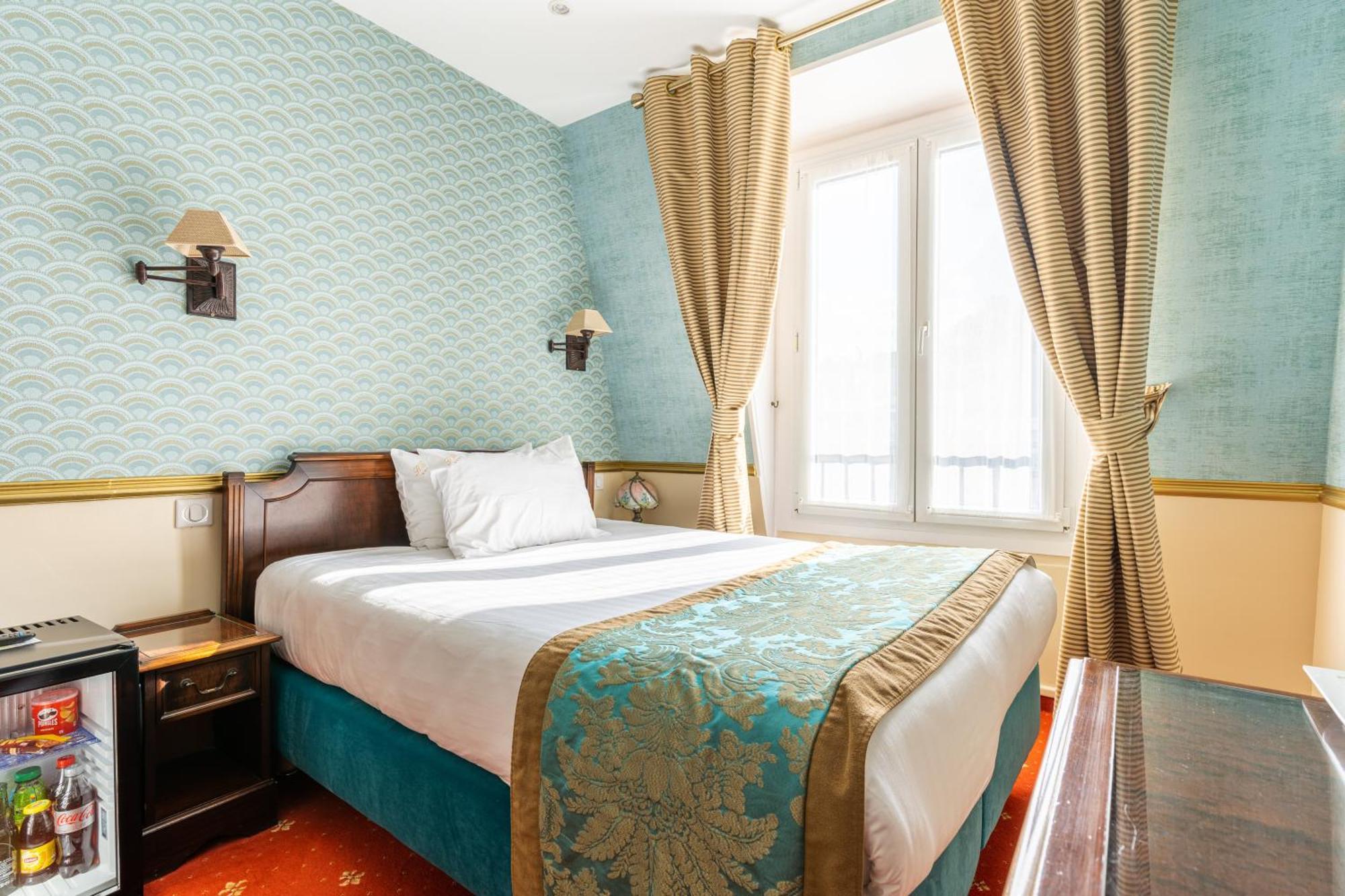 Double Room with Arc de Triomphe view