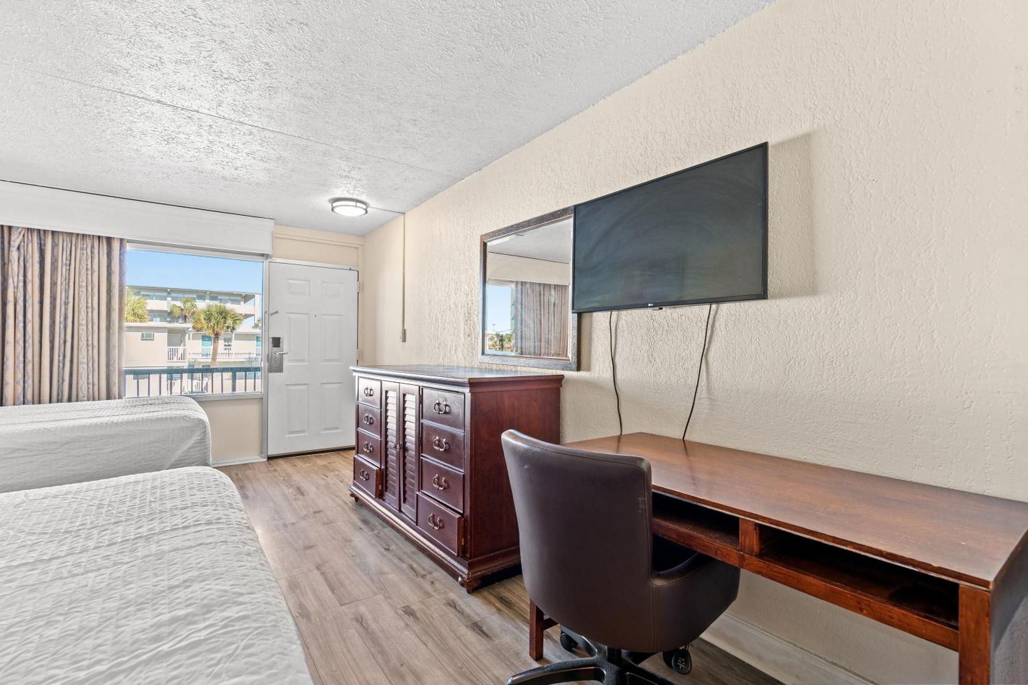 Deluxe Queen Room