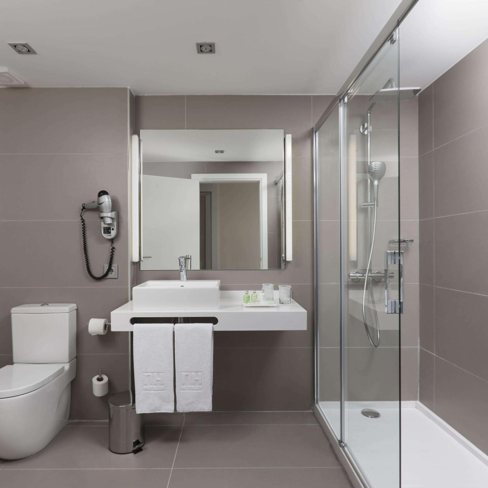Chambre Double avec Salle de Bains Privative dans Appartement de 3 ou 4 Chambres