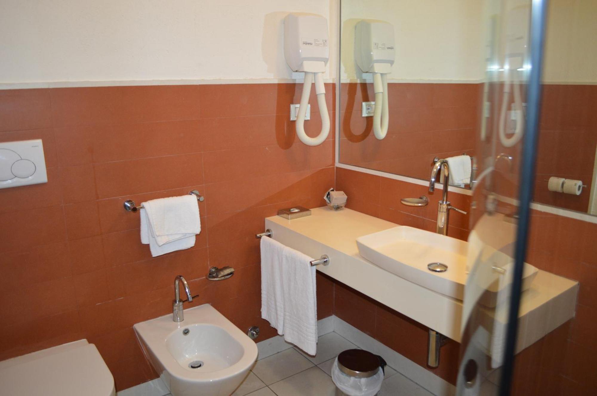 Doppel-/Zweibettzimmer mit Zustellbett