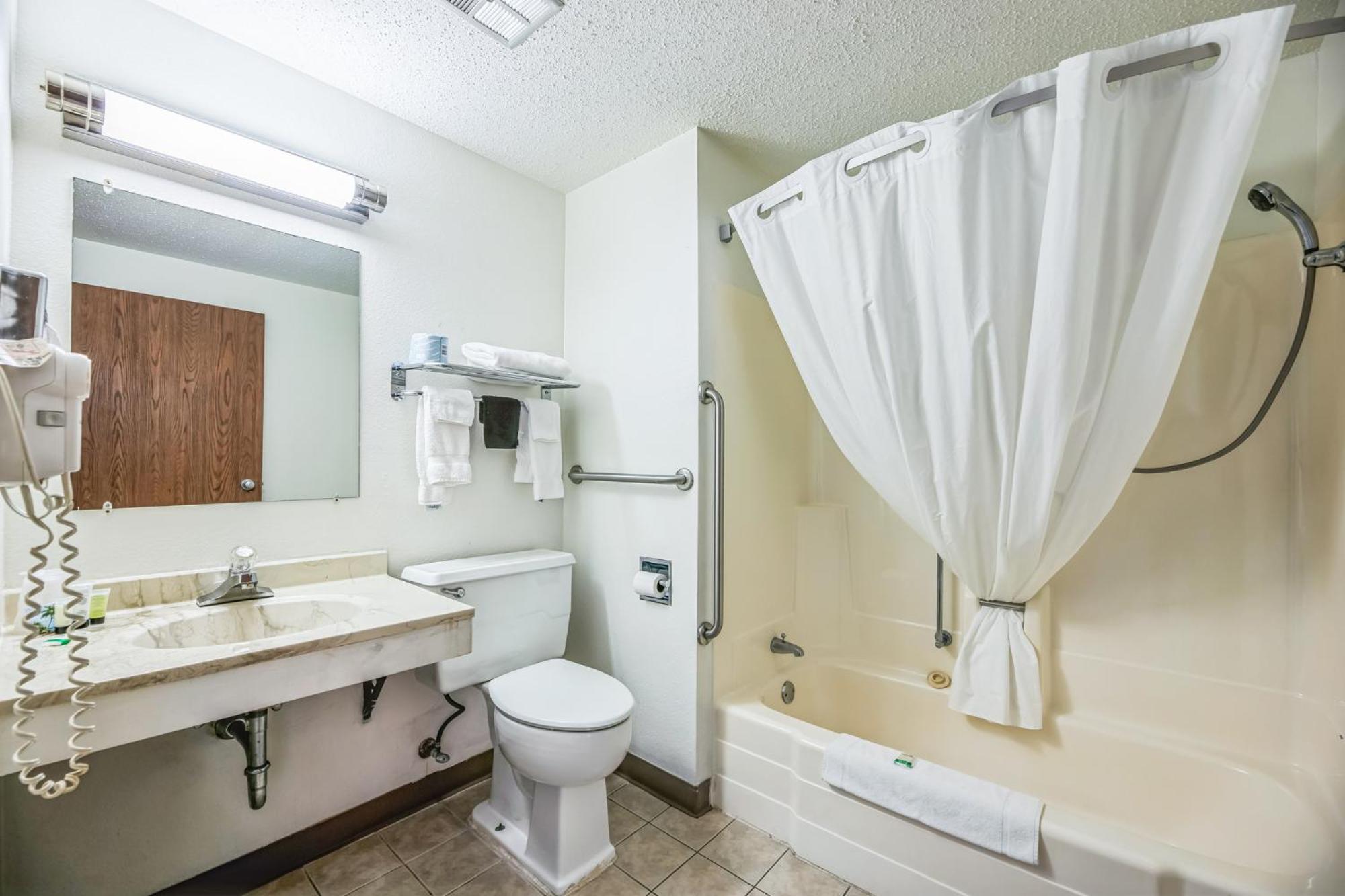 Queen Room - Disability Access