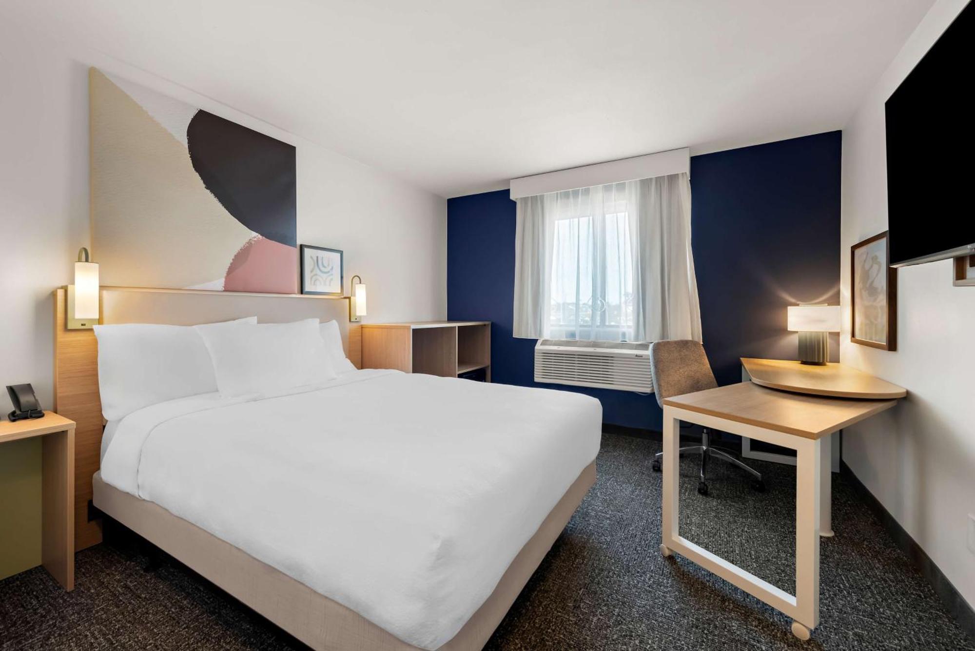 Queen Room with Bath Tub - Disability Access