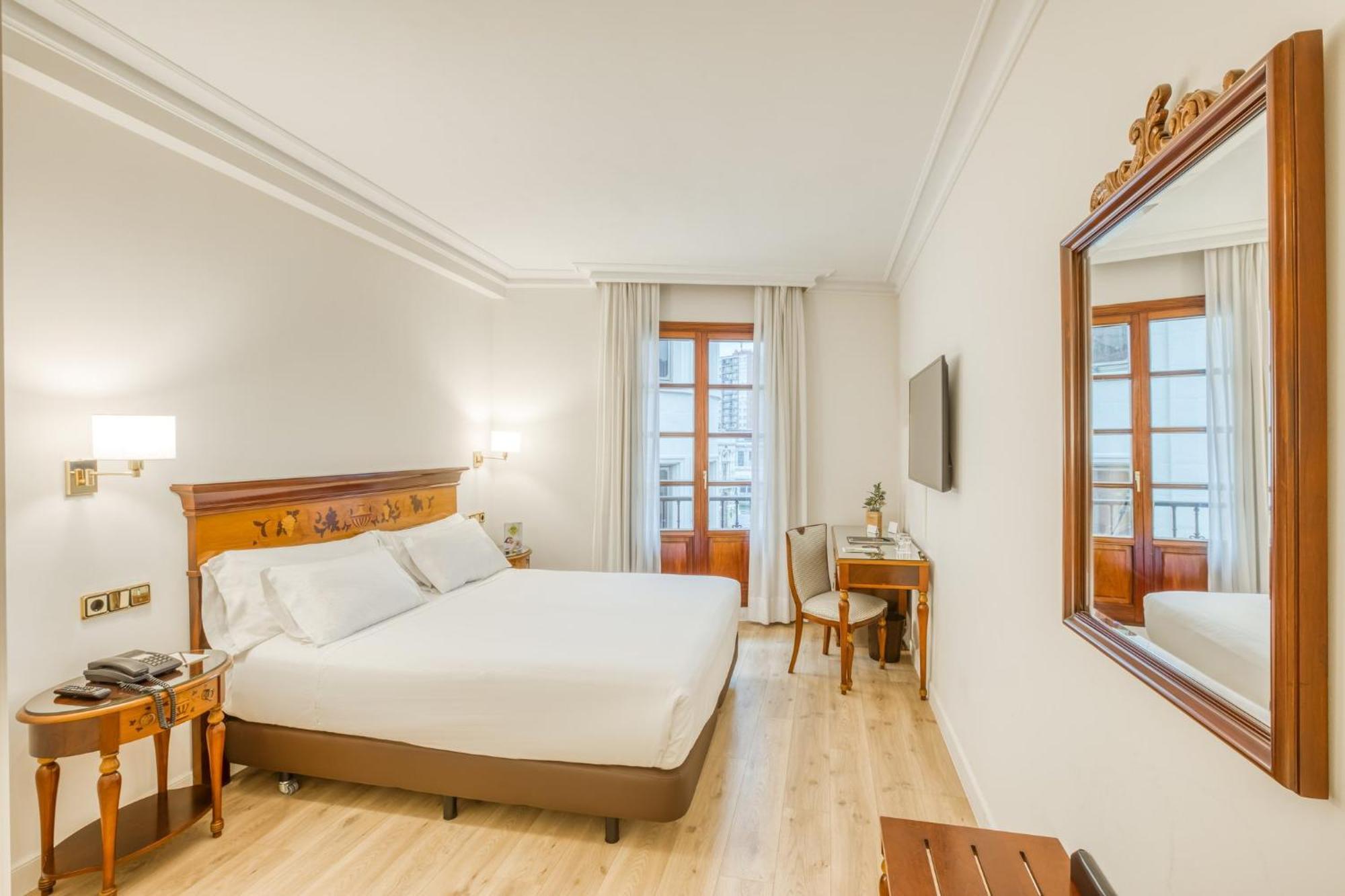 Habitacion clasica con vistas a la ciudad - 1 Cama Doble