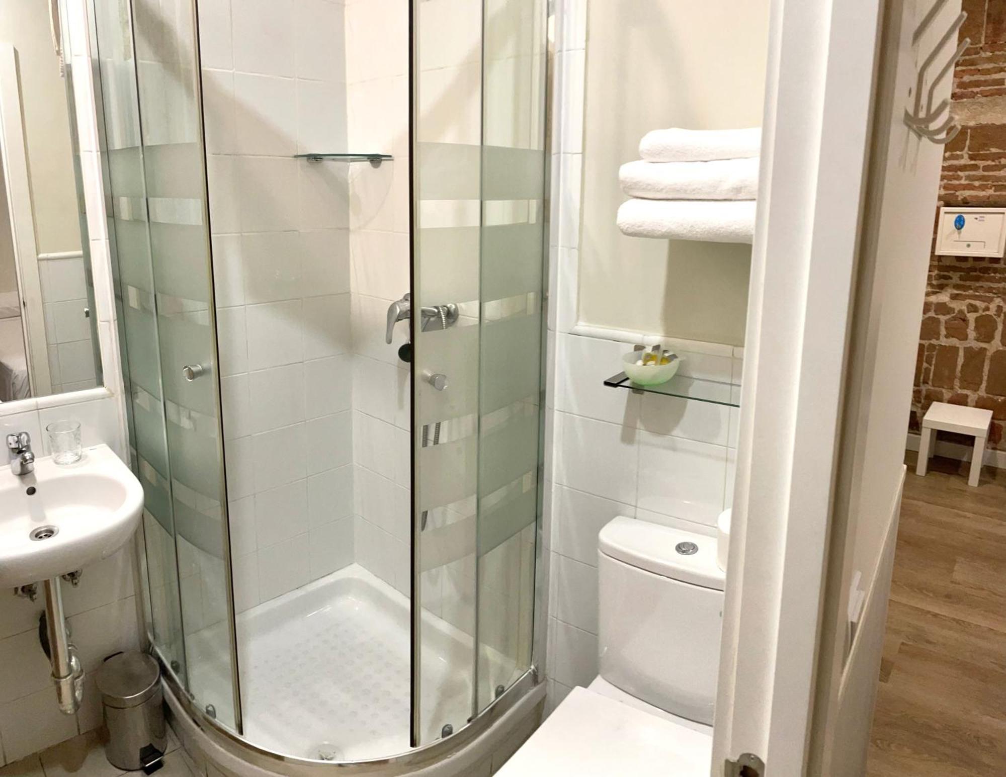 Twin Room with Private Bathroom