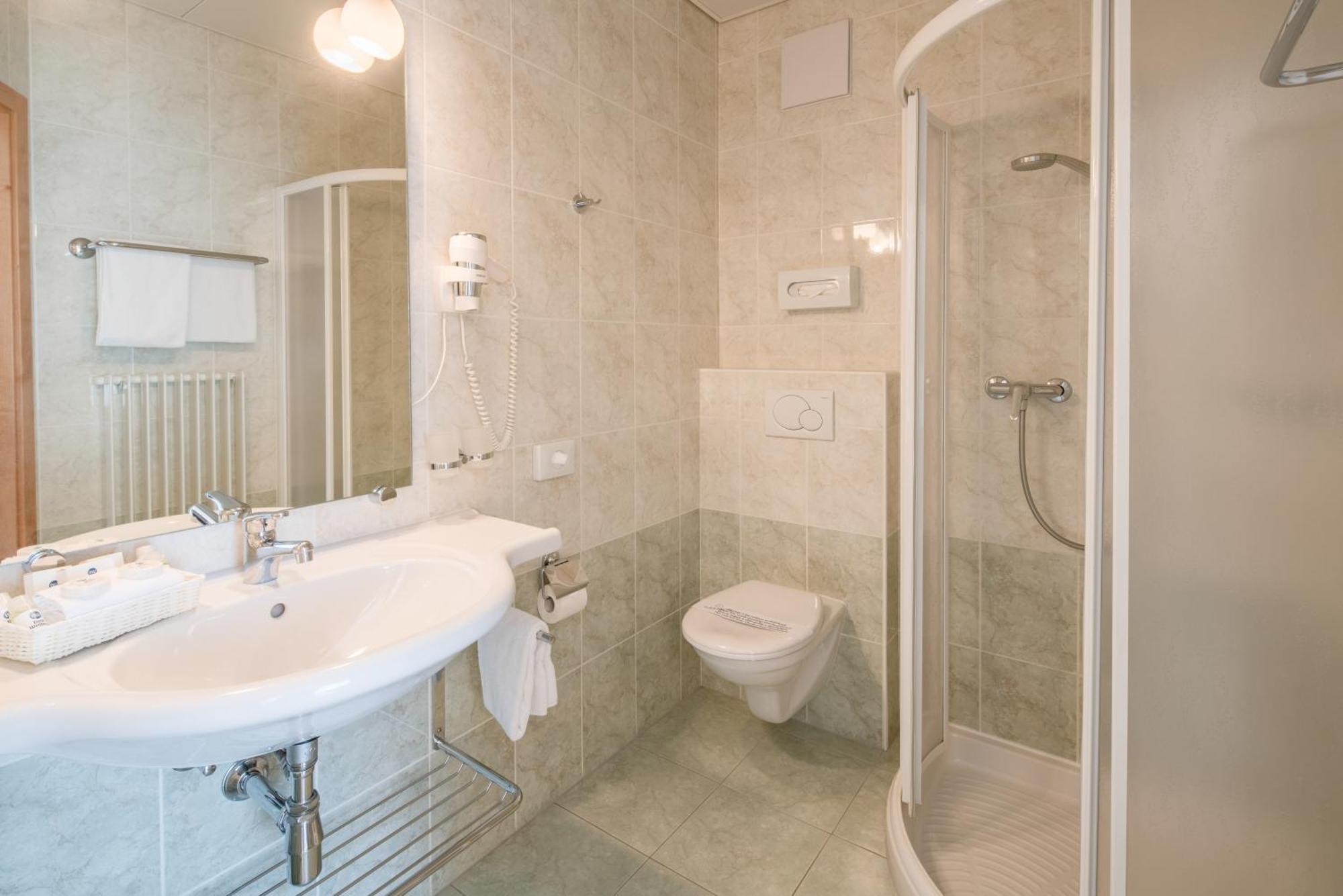 Executive Tweepersoonskamer met 2 aparte bedden en balkon
