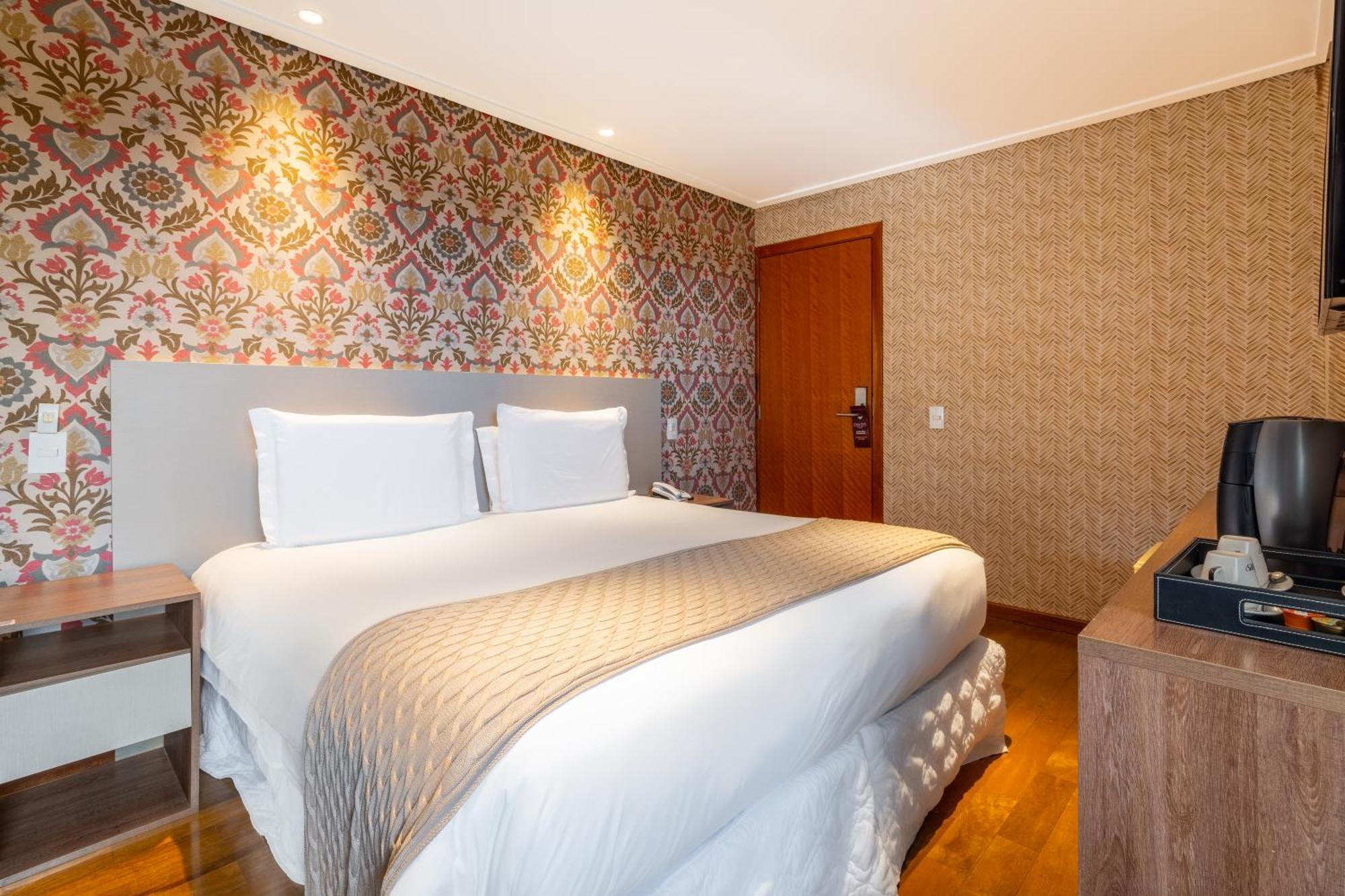 Quarto Duplo com Banheira de Hidromassagem Individual