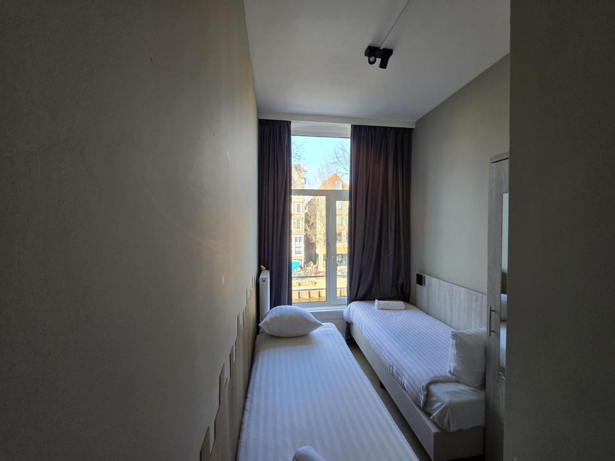 Hébergement Lits Jumeaux avec Salle de Bains Privative - Vue sur Canal