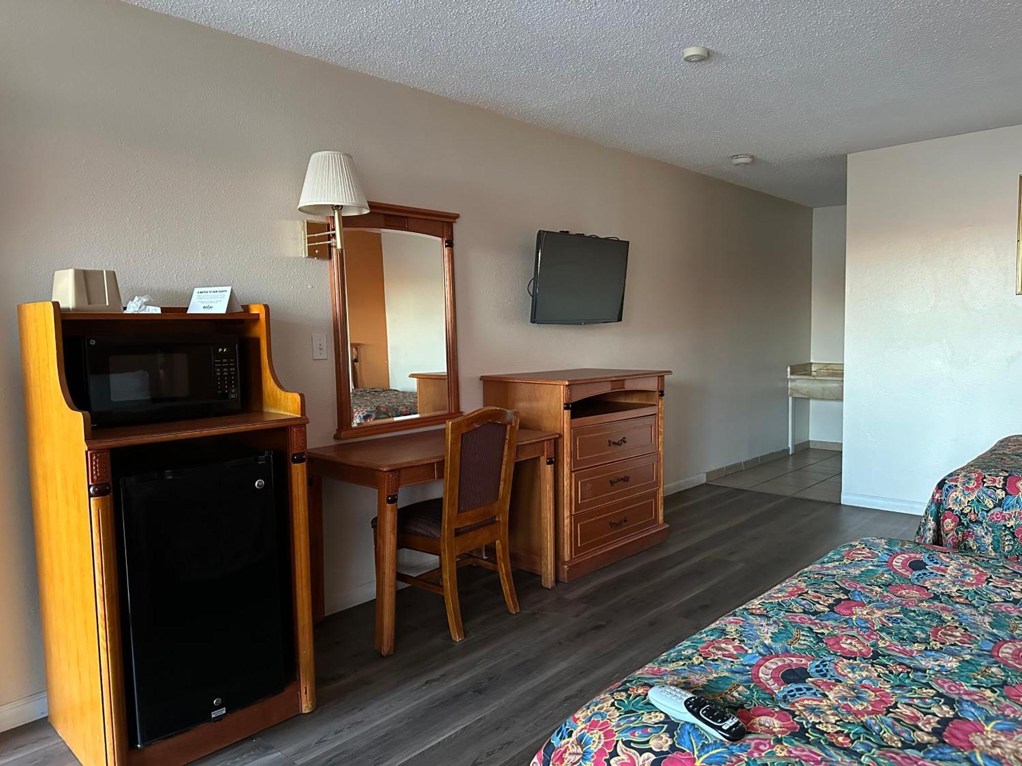 Queen Room with Two Queen Beds - Non Smoking