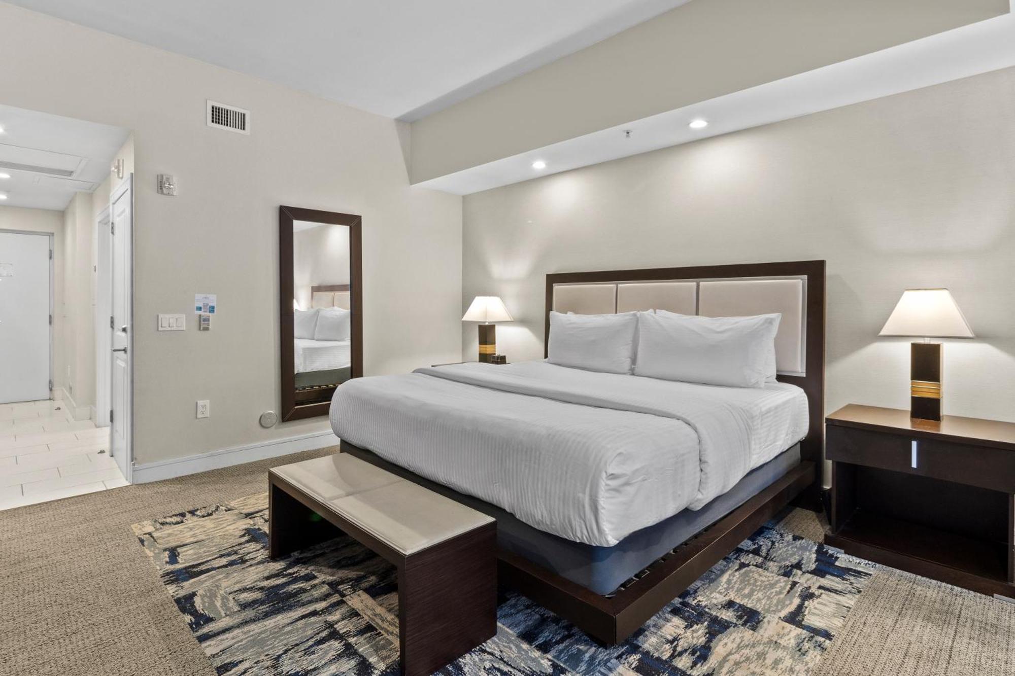 Quarto com Cama King-size - Acesso a Pessoas com Mobilidade Condicionada