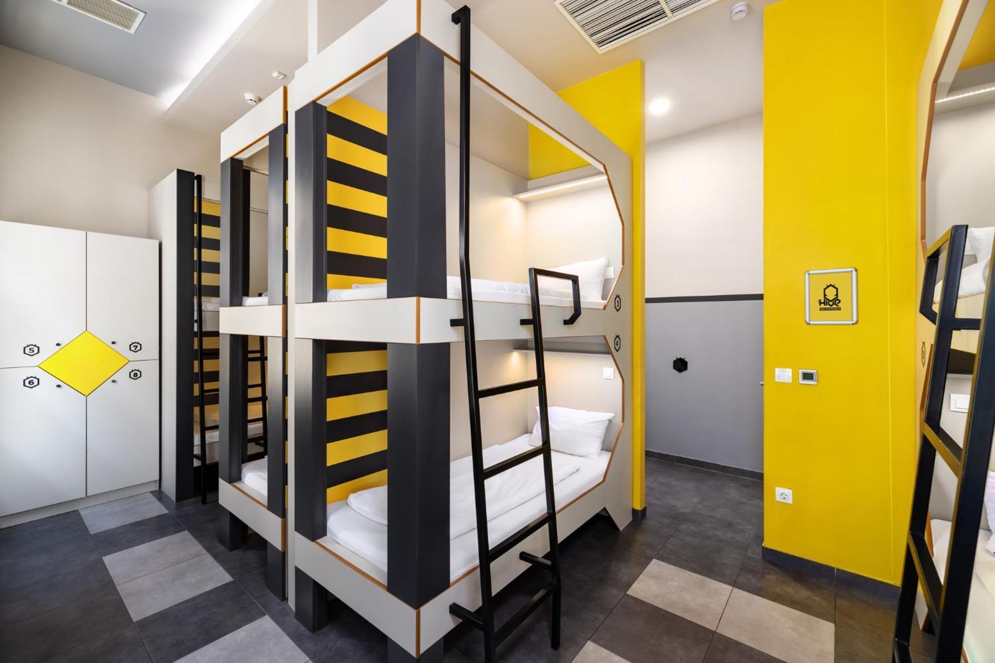 Habitación privada con baño privado (8 adultos)