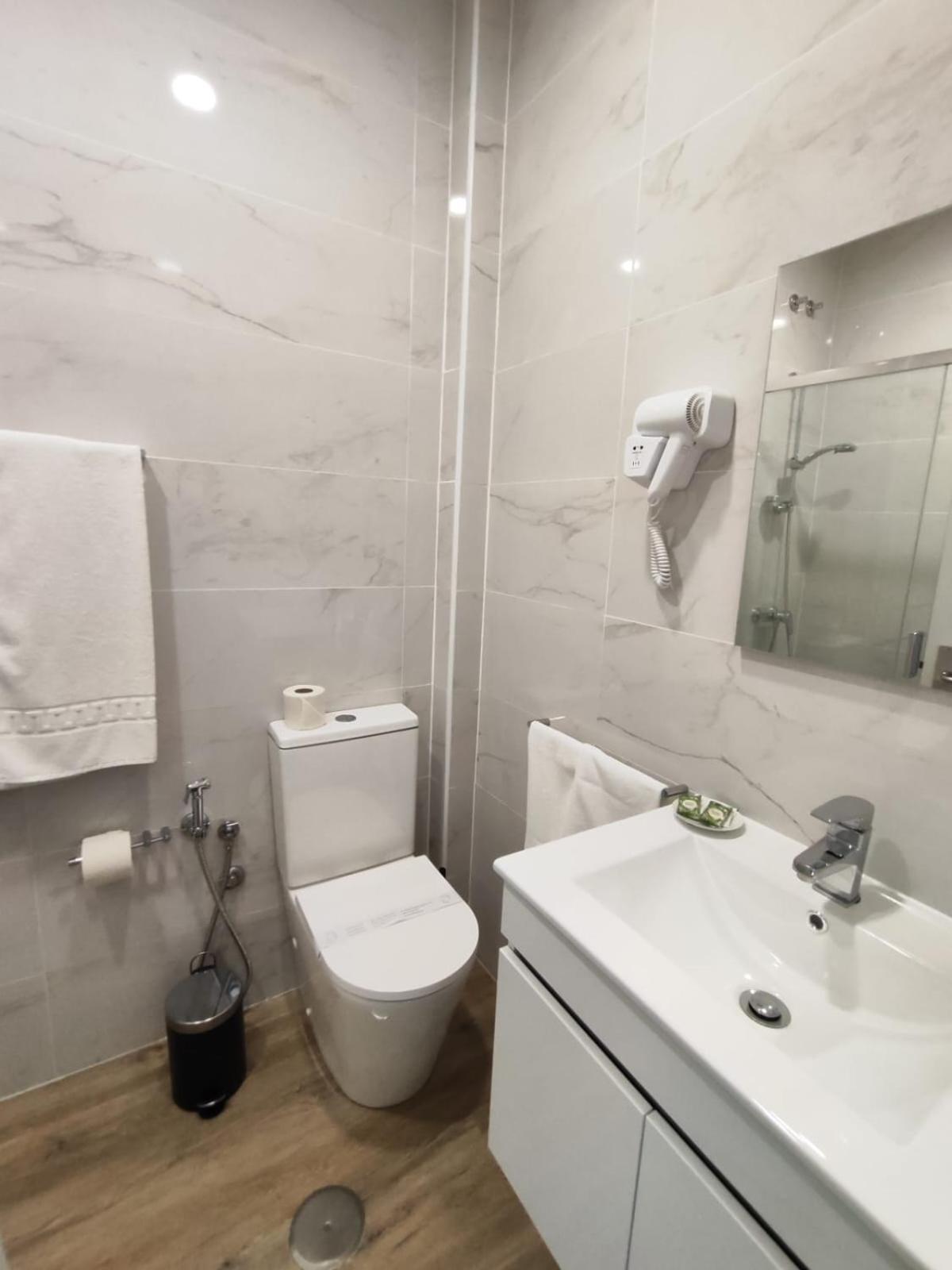 Double Room,1658066018:JPEG