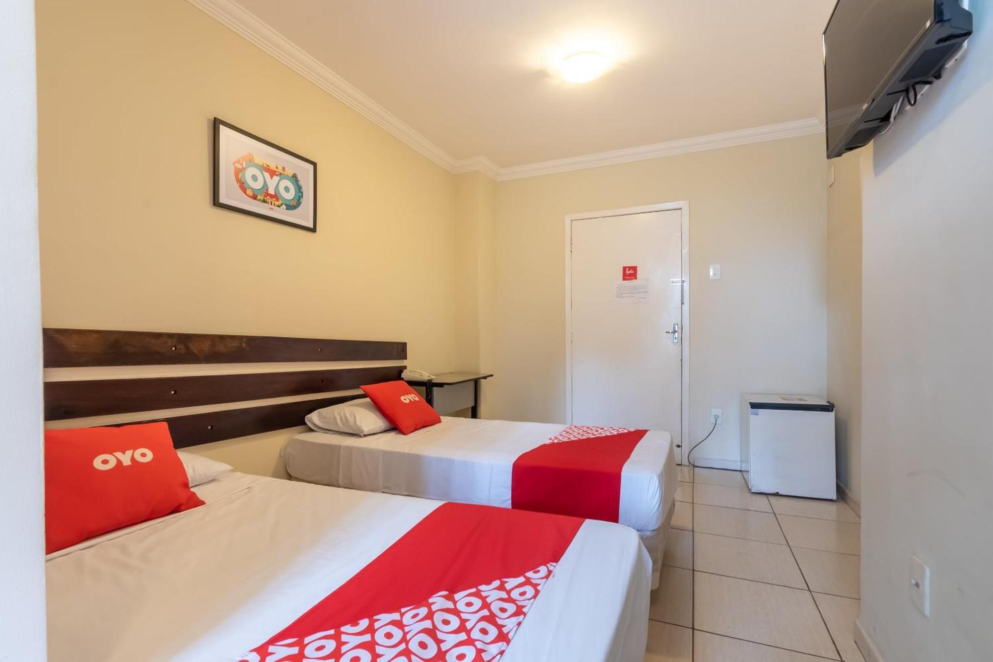 Quarto com 2 Camas de Solteiro
