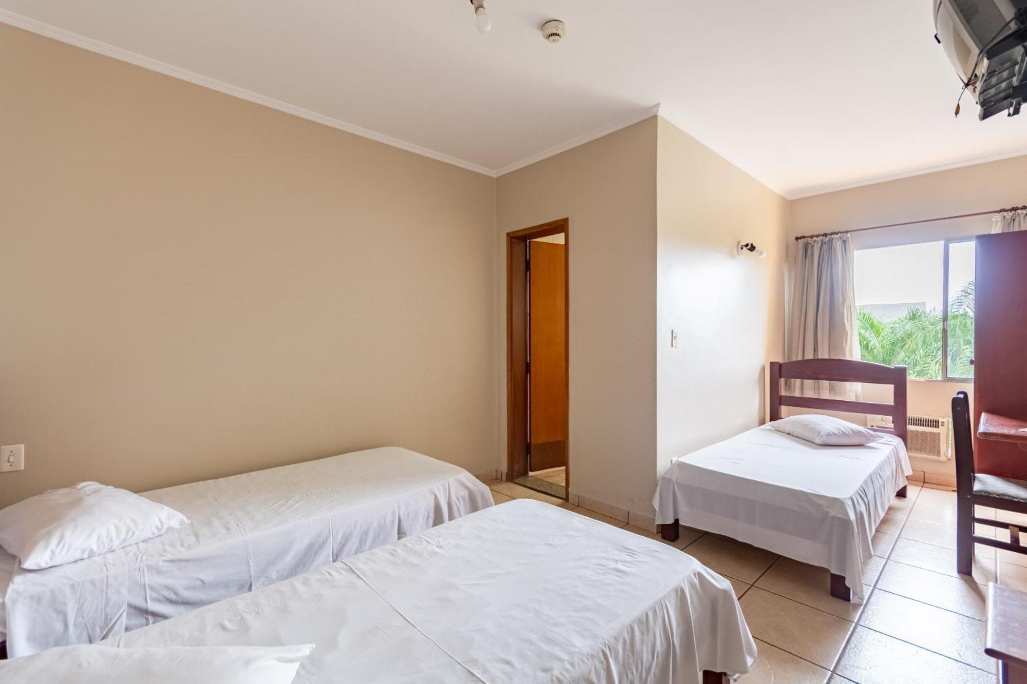 Triple Room (3 Single beds)