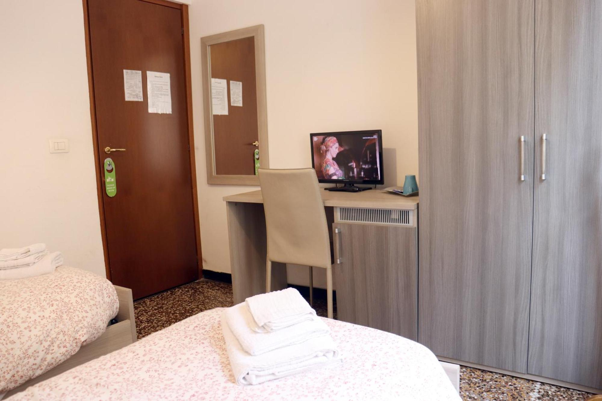 Camera Doppia con Letti Singoli con Bagno Privato Esterno
