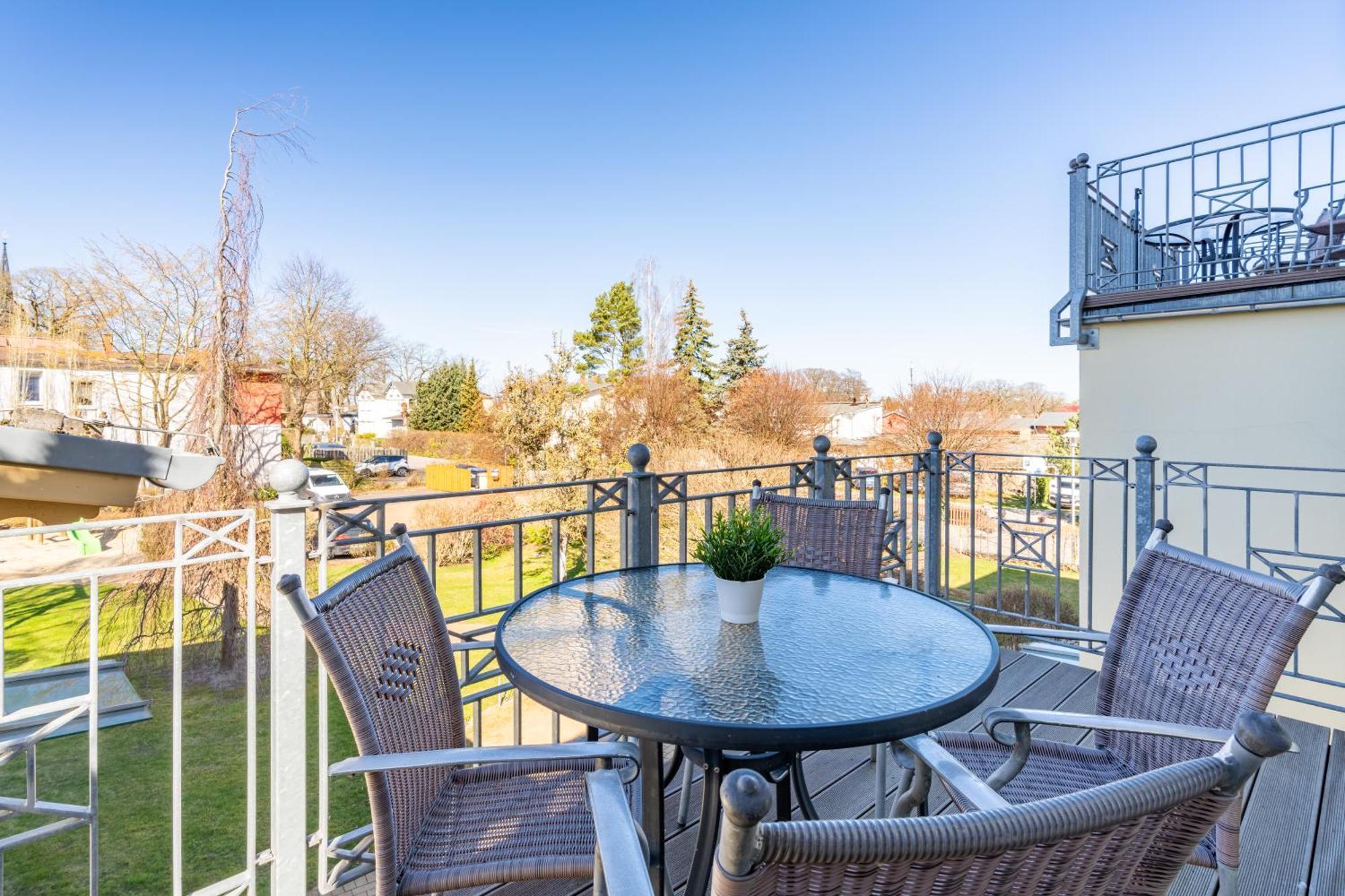 Apartment mit Balkon