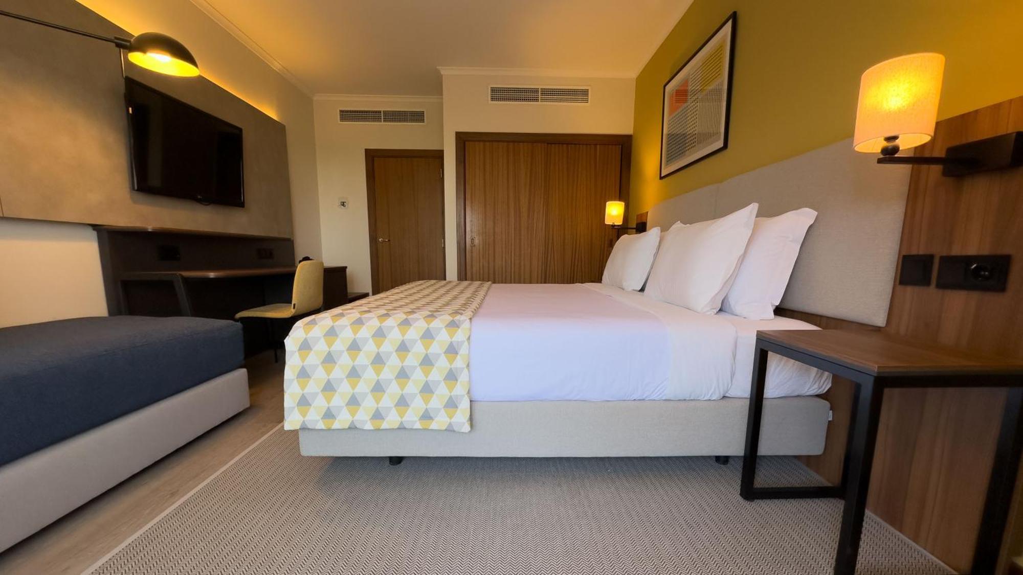Chambre Double Standard avec Canapé-Lit Simple et Balcon Meublé