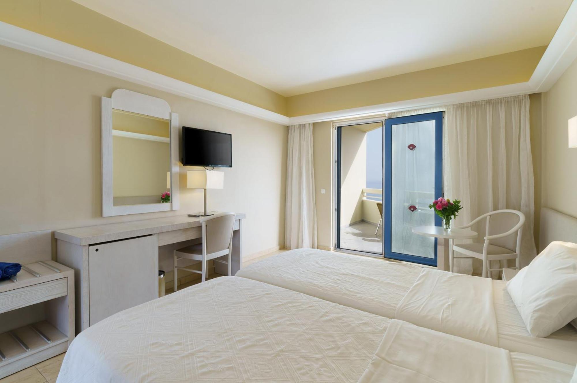 Chambre Double ou Lits Jumeaux - Vue Latérale sur Mer