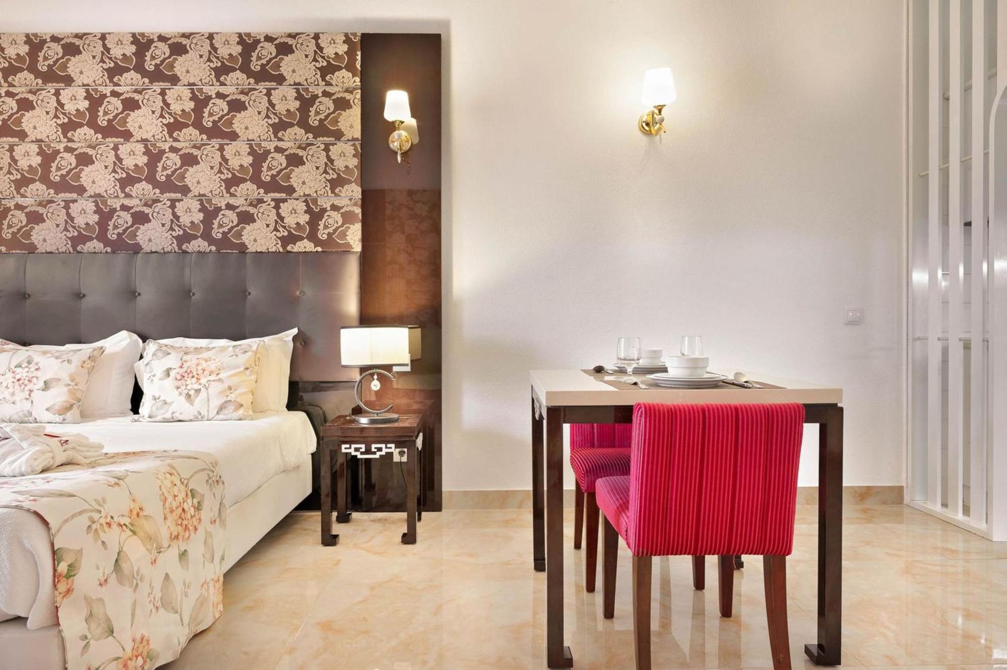 Deluxe Studio Apartment