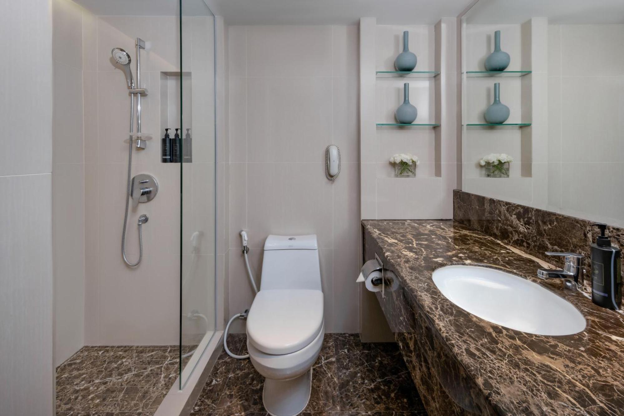 Skyline Room with 1 Kingsize bed, High Floor - 20% off on Food & Beverages