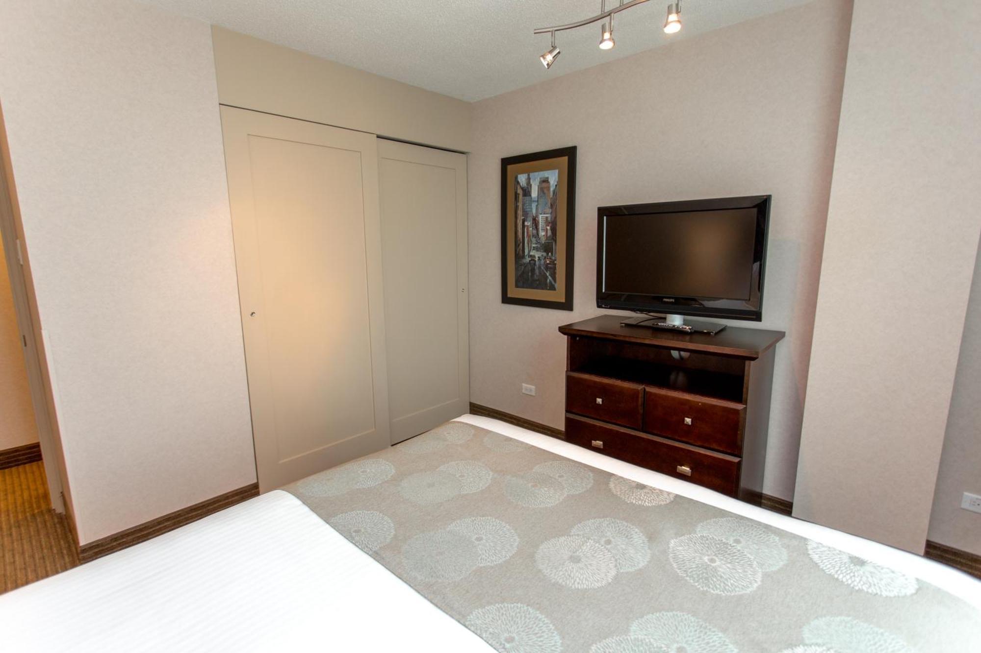 Premium Suite Full Kitchen Queen