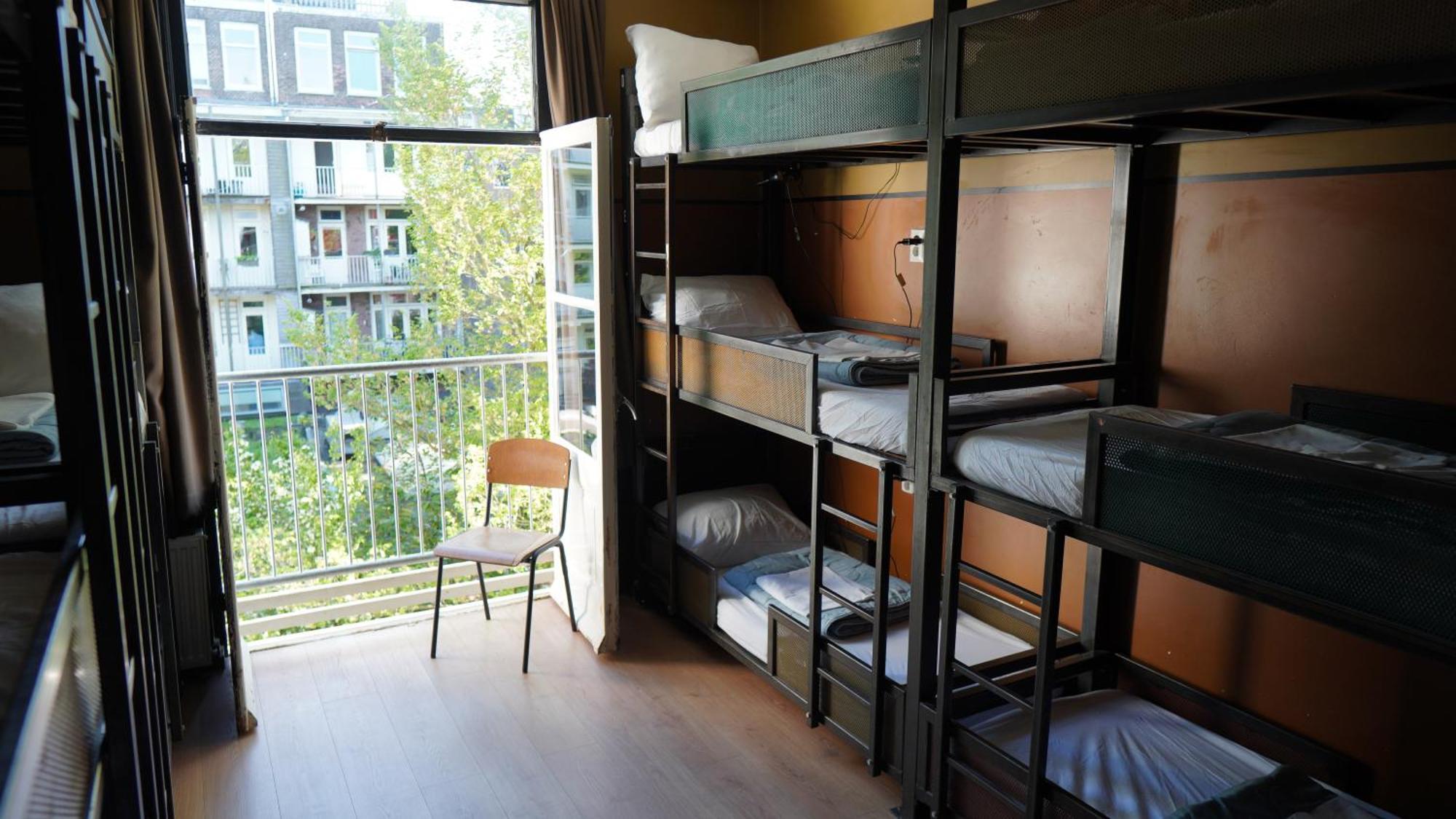 Bed in een Gemengde Slaapzaal met 9 Bedden