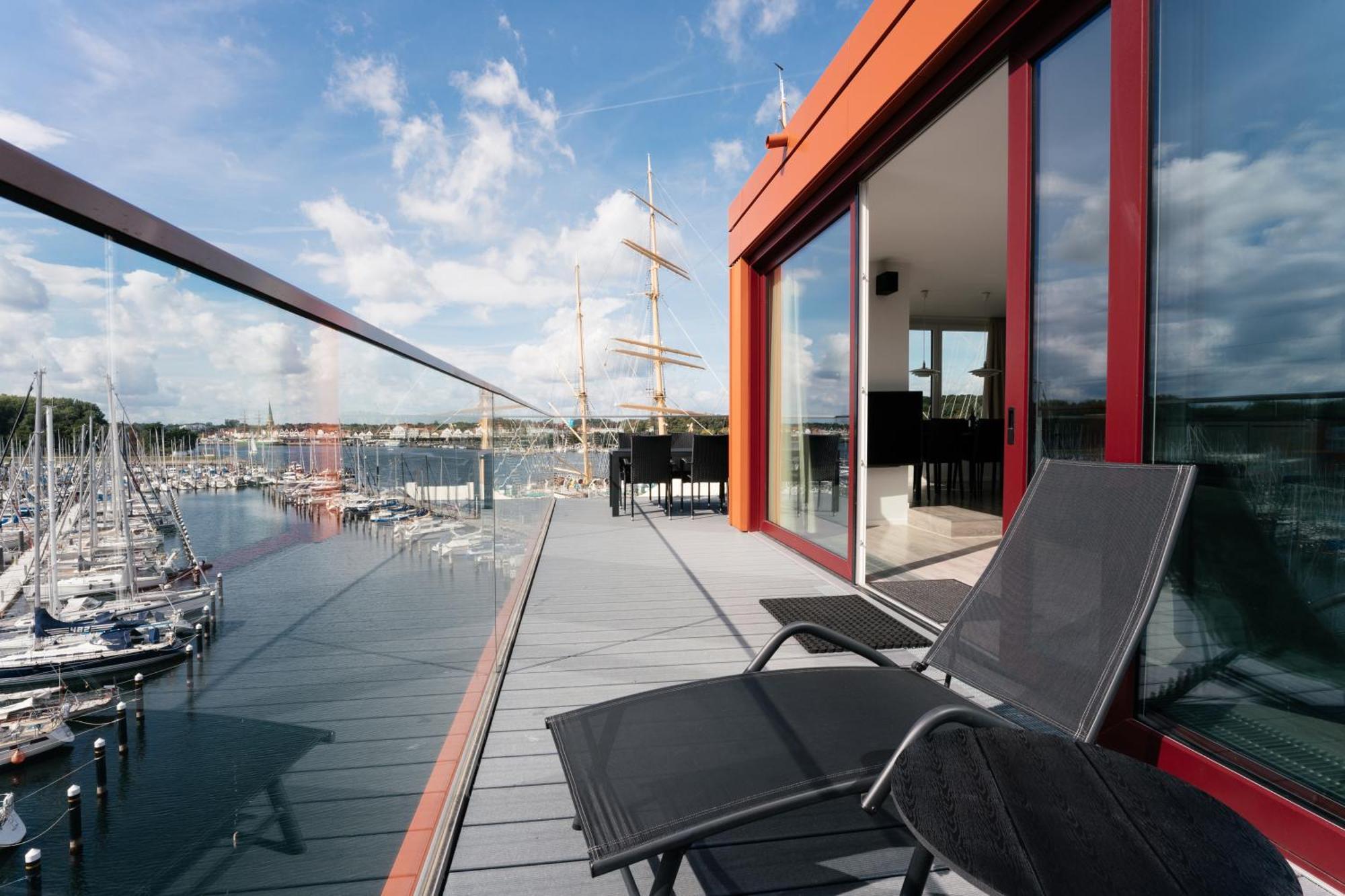 Luxury Two-Bedroom Apartment Sea View Penthouse