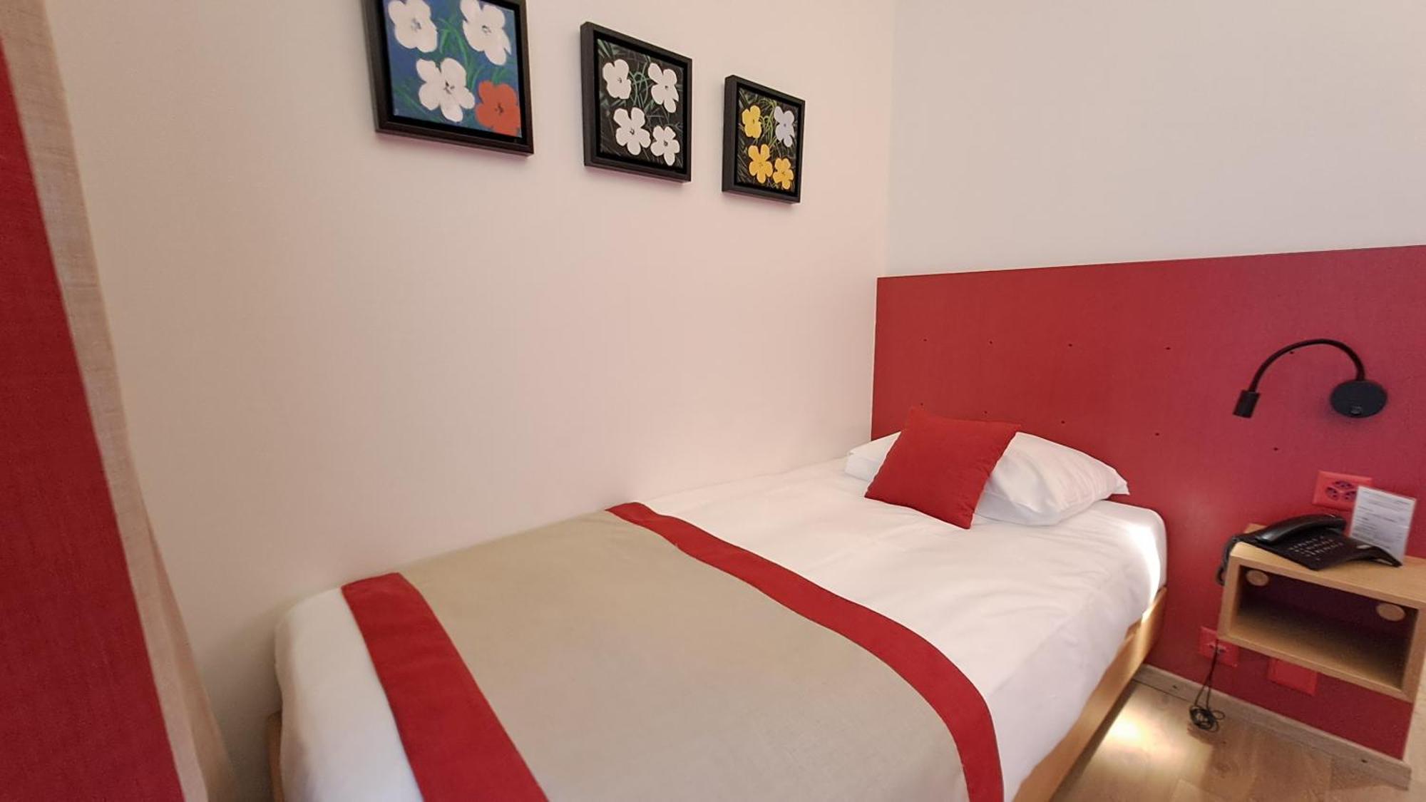 Single Room,1705778350:JPEG