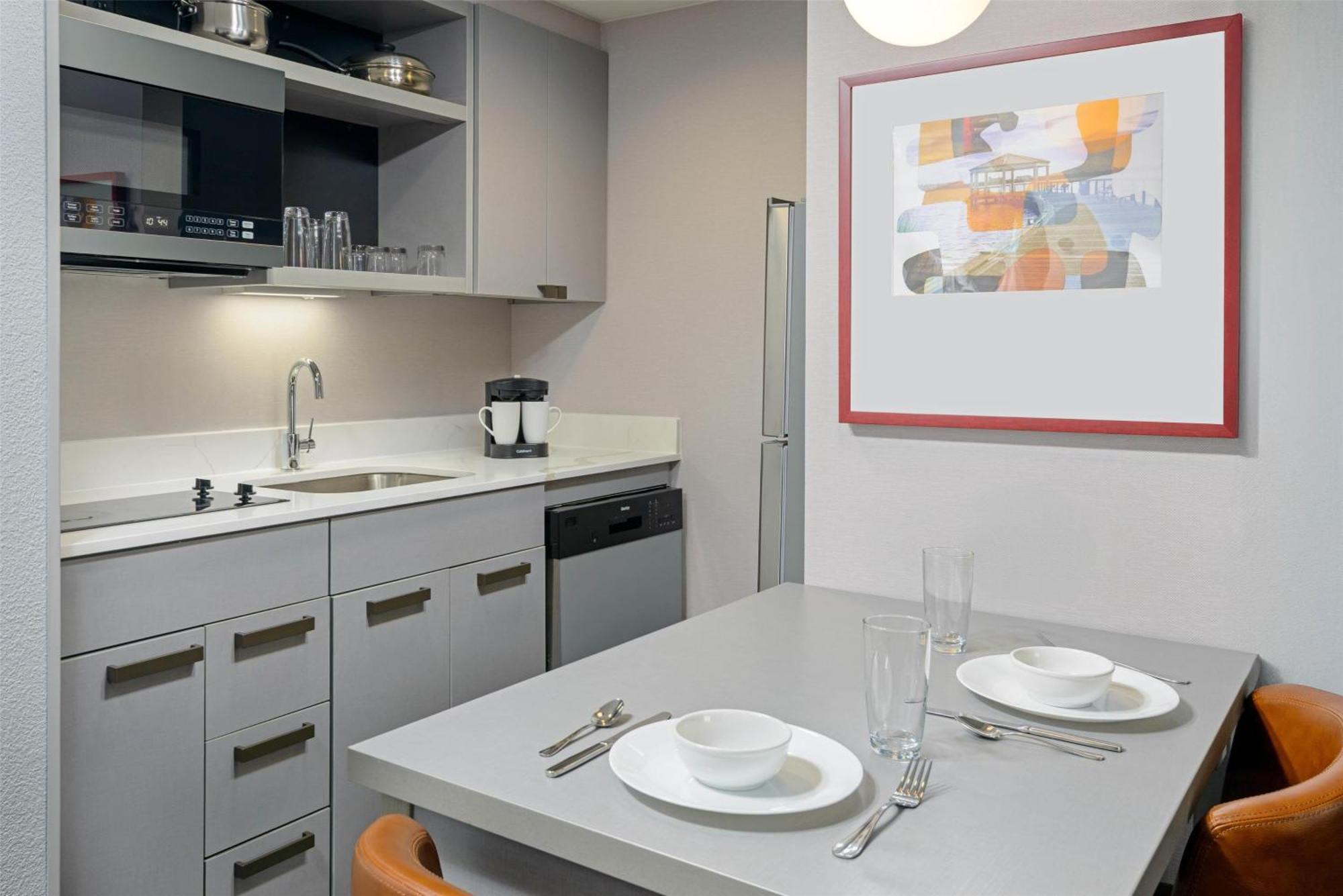 One-Bedroom King Suite - Non-Smoking