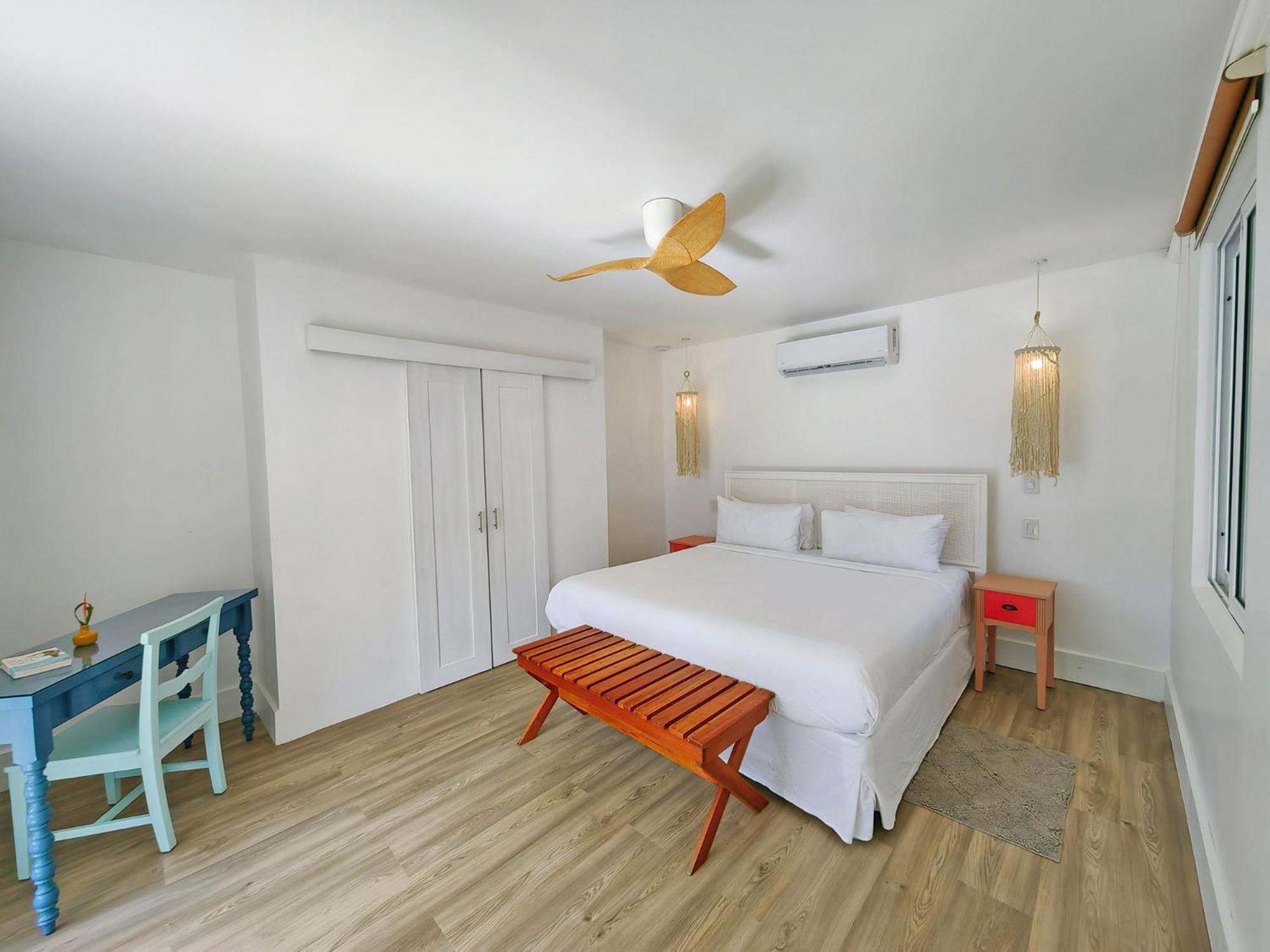 Papi Brown Room - King Bed