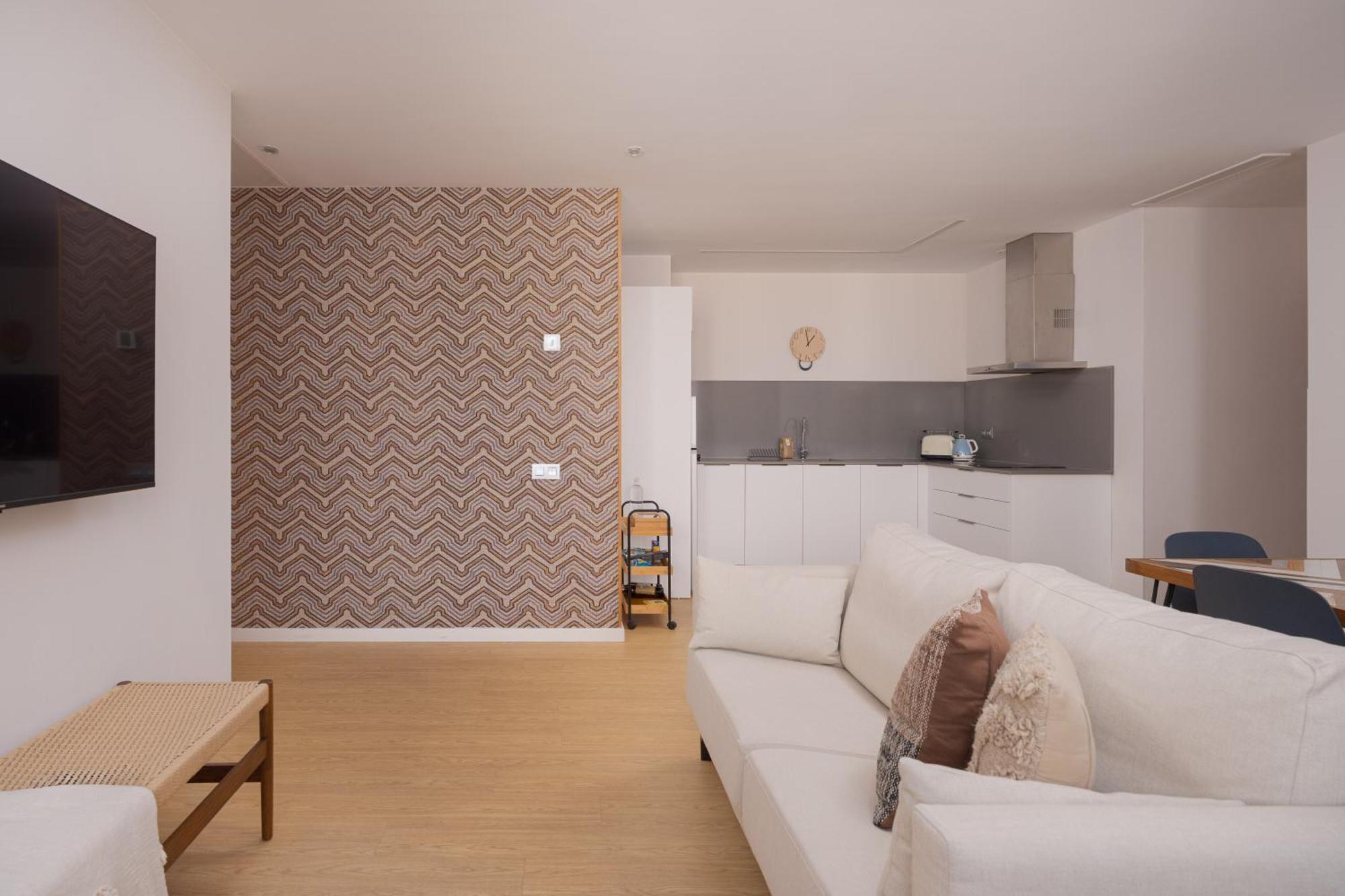 Apartamento interior con balcón