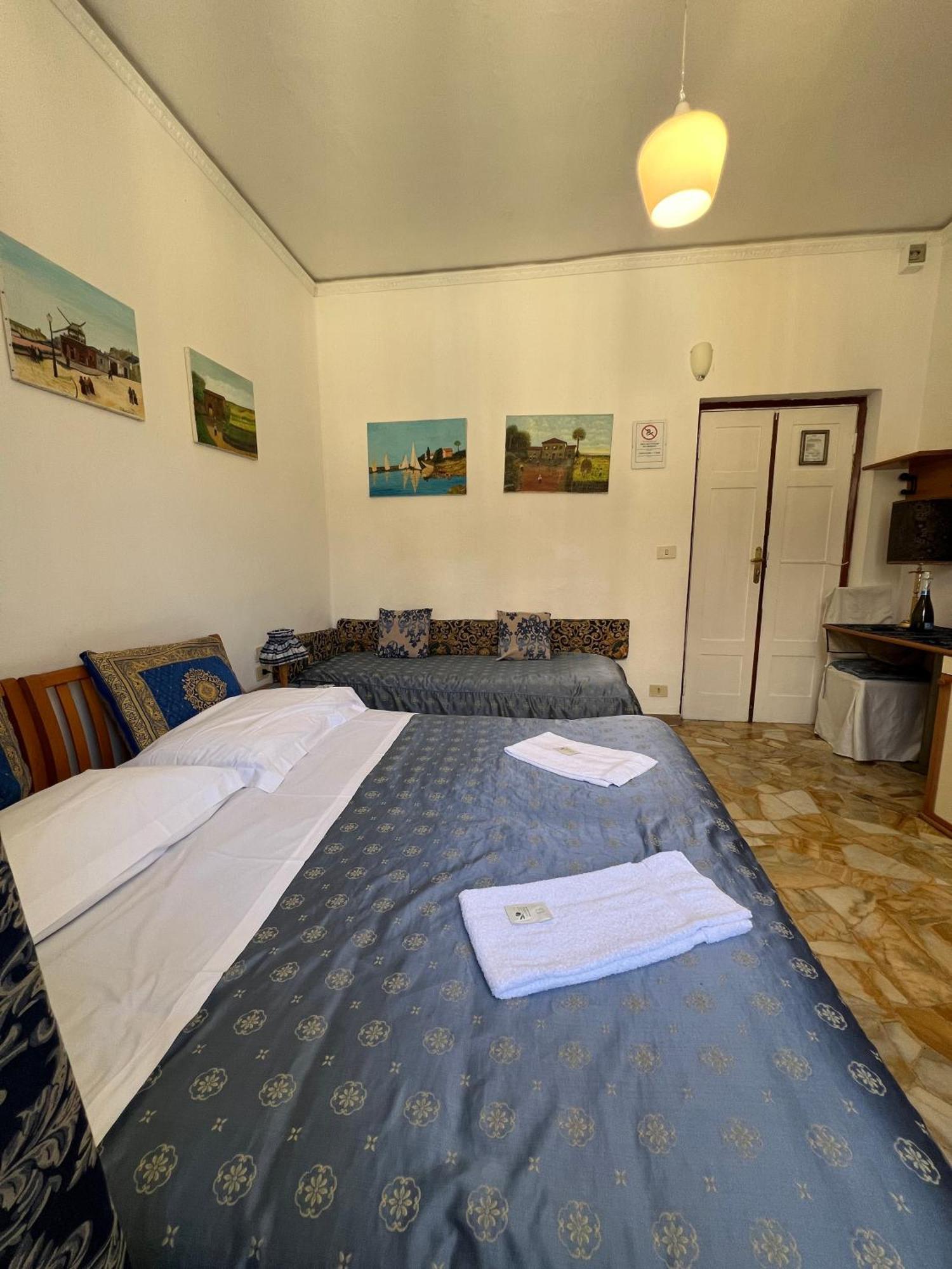 Chambre Double Supérieure avec Salle de Bains Commune