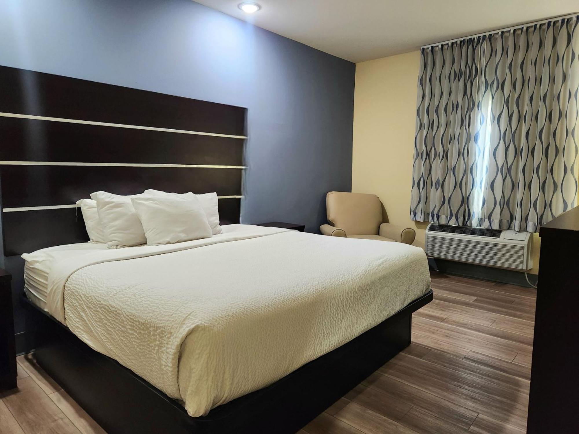 1 King Bed, Accessible Rolling Shower, Non Smoking