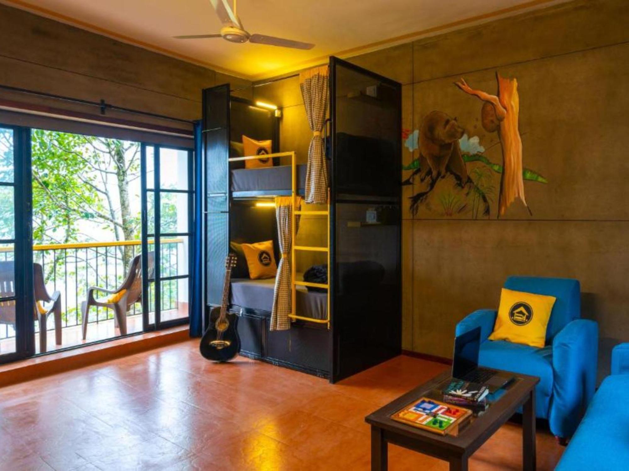 Bed in 6 Bed Mixed Dormitory with Balcony and Valley View
