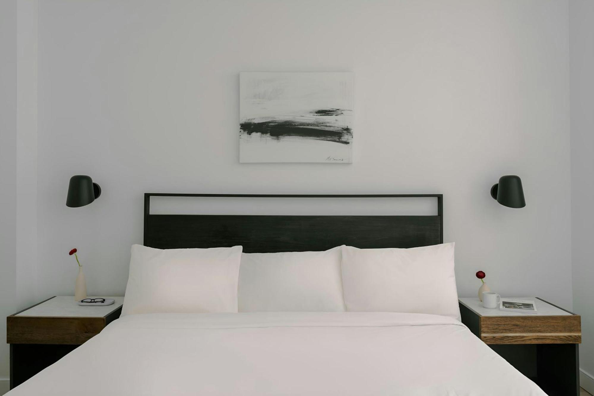 Superior Studio Apartment King Bed,1670846145:JPEG