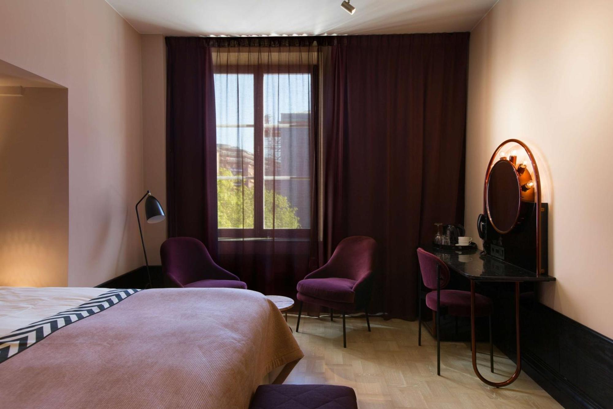 Grande Kamer met kingsize bed en uitzicht