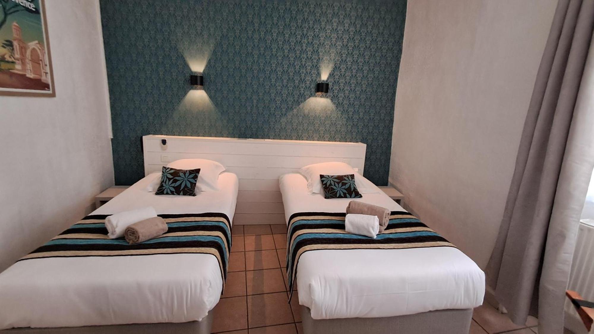 Quarto com 2 Camas de Solteiro