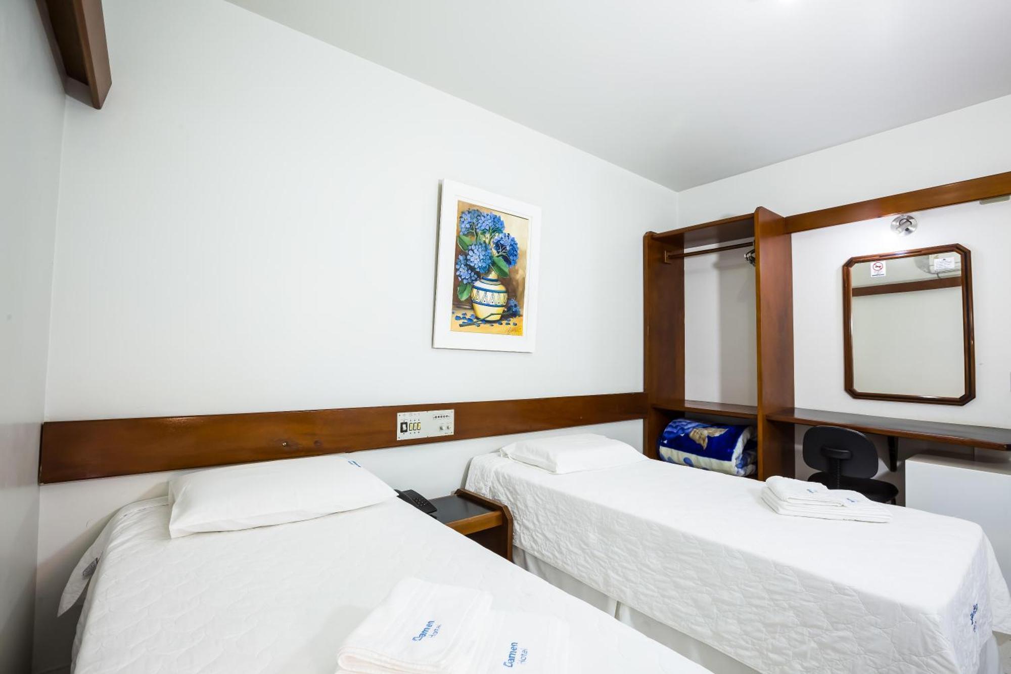 Quarto com 2 Camas de Solteiro