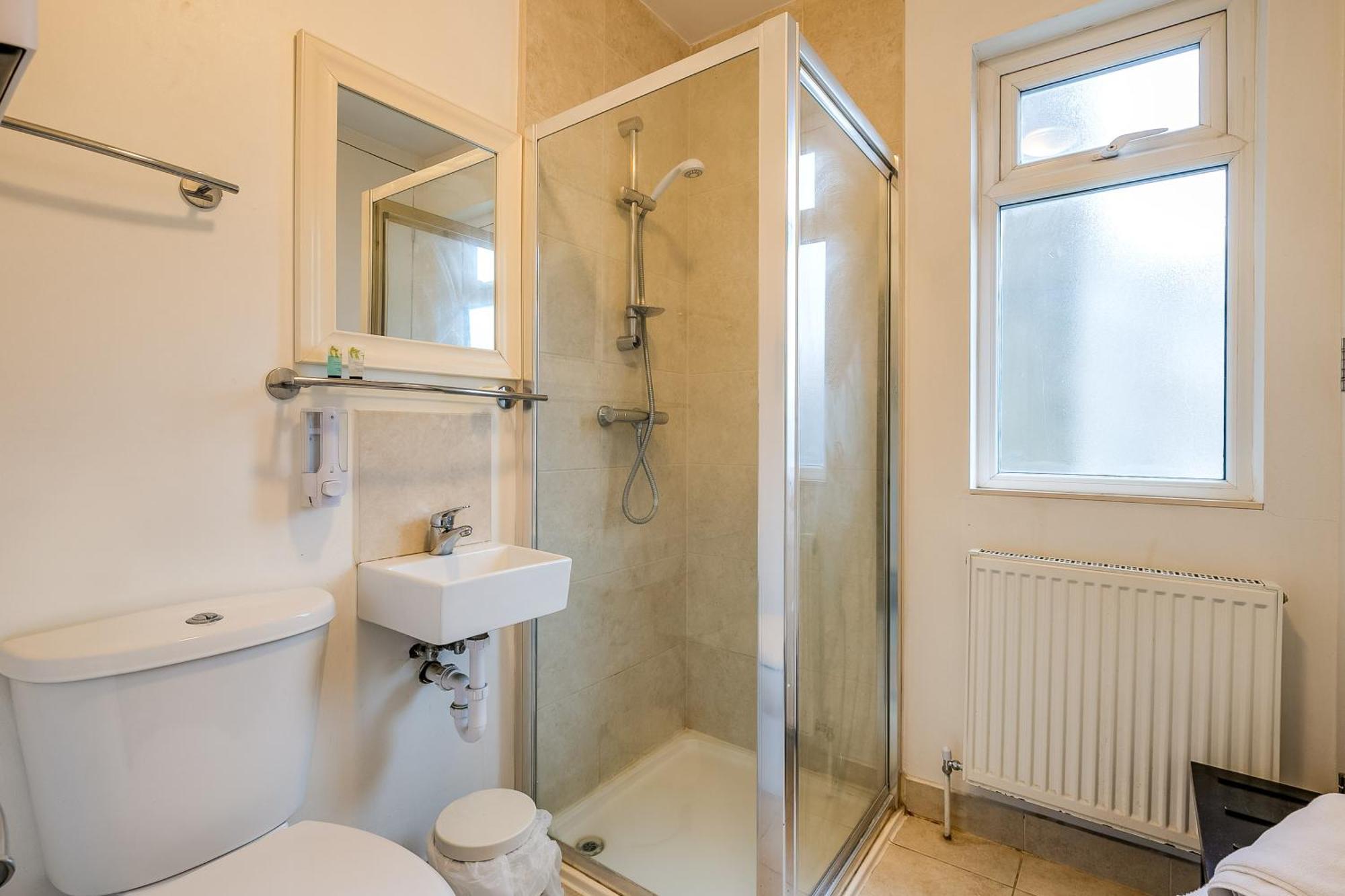Habitación Individual con baño compartido