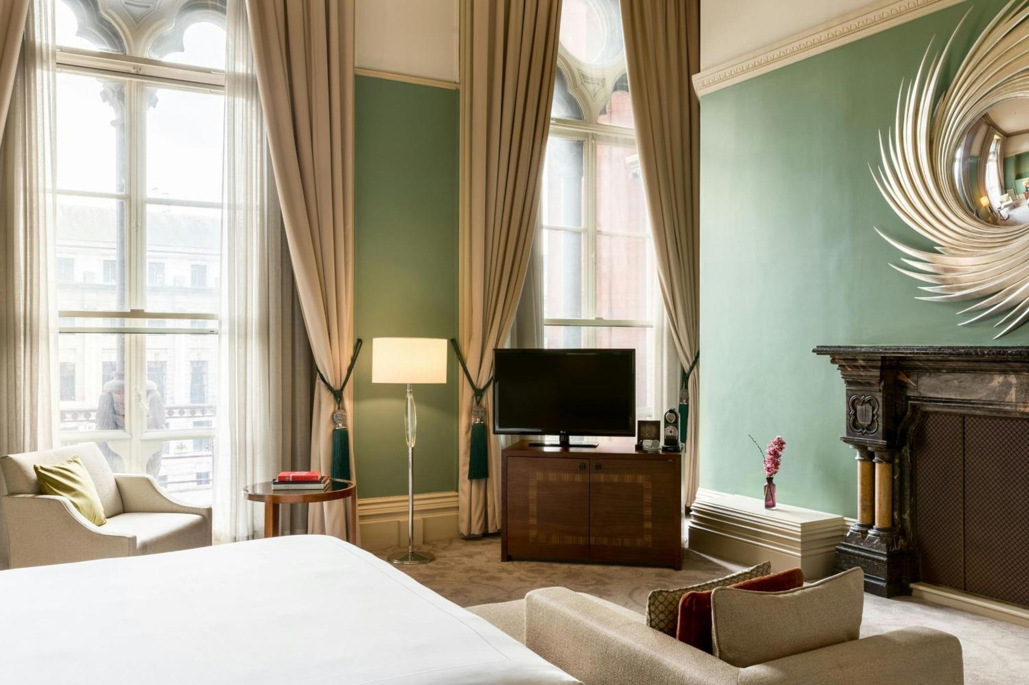 Grand Junior Suite with One King Bed,1674712580:JPEG