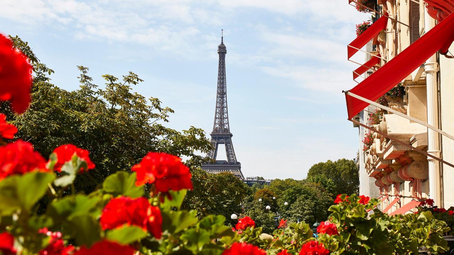 Deluxe-Suite mit Blick auf die Avenue Montaigne