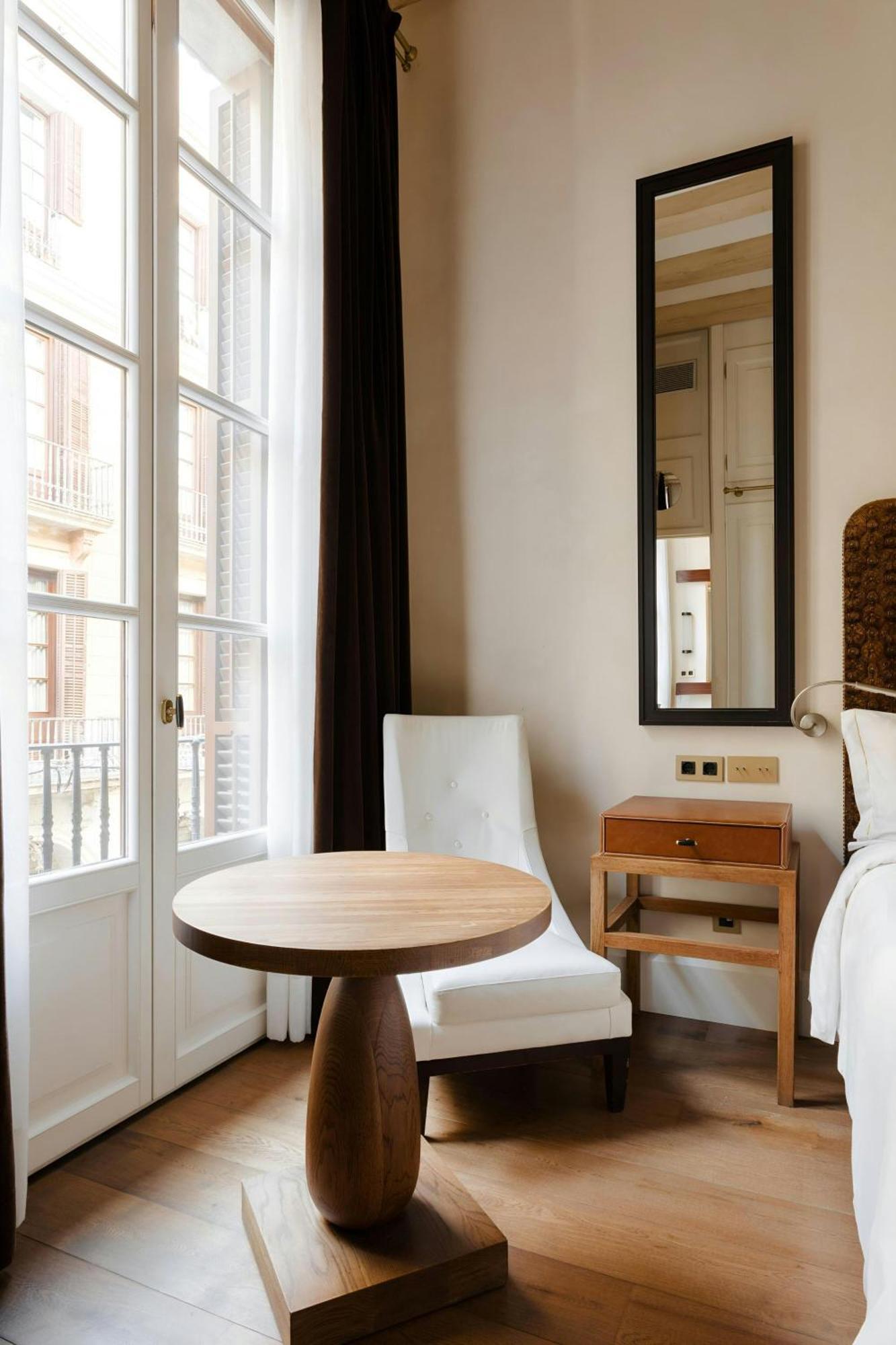 Habitación con cama extragrande y balcón de Julieta