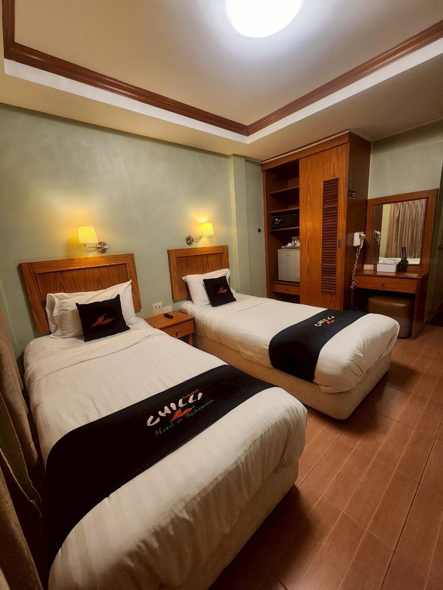 Twin Room,1674750401:JPEG