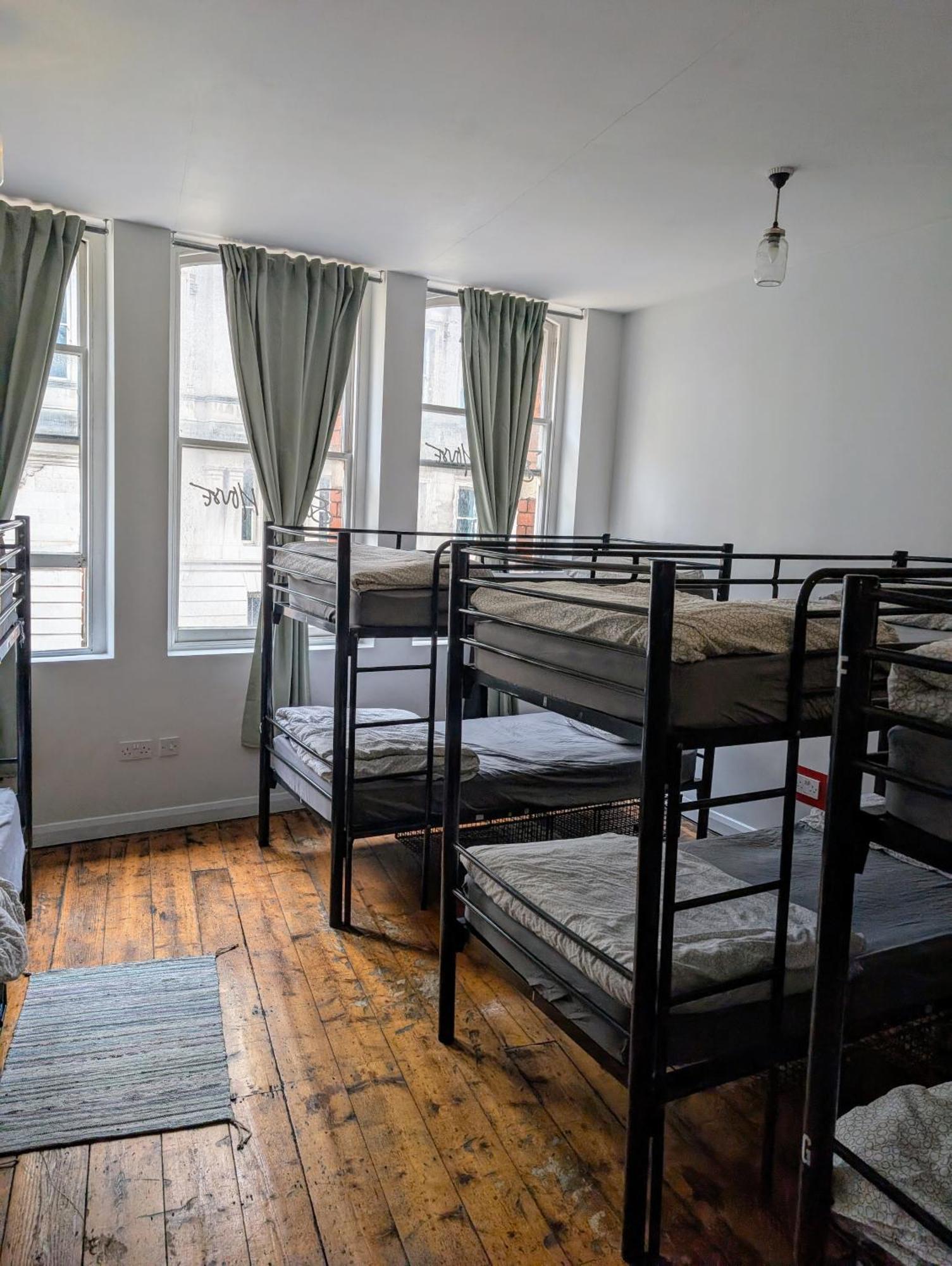 Bunk Bed Large Mixed Dormitory Room,1681830101:JPEG