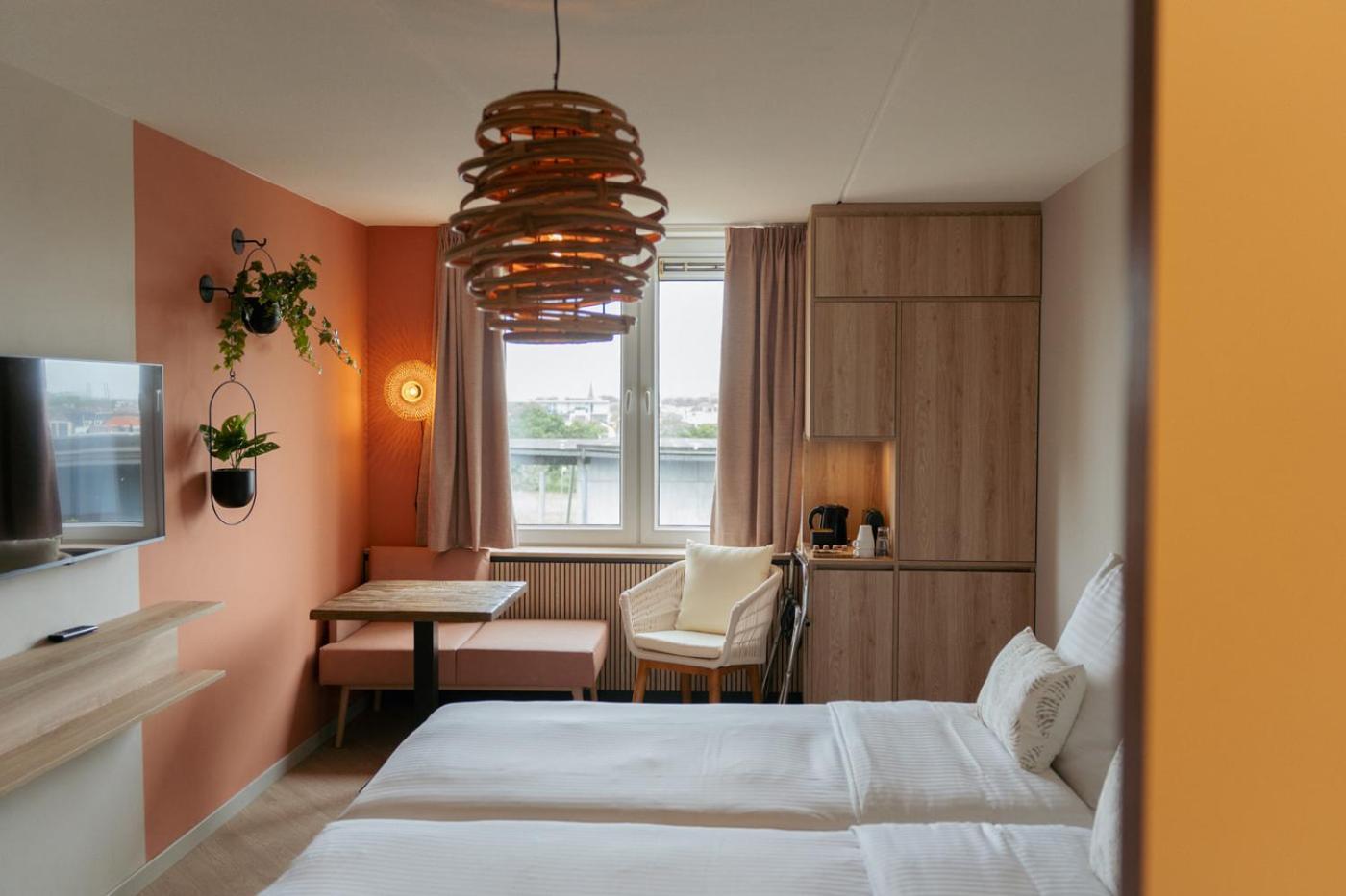 Zweibettzimmer mit Stadtblick und Zugang zum Aufzug