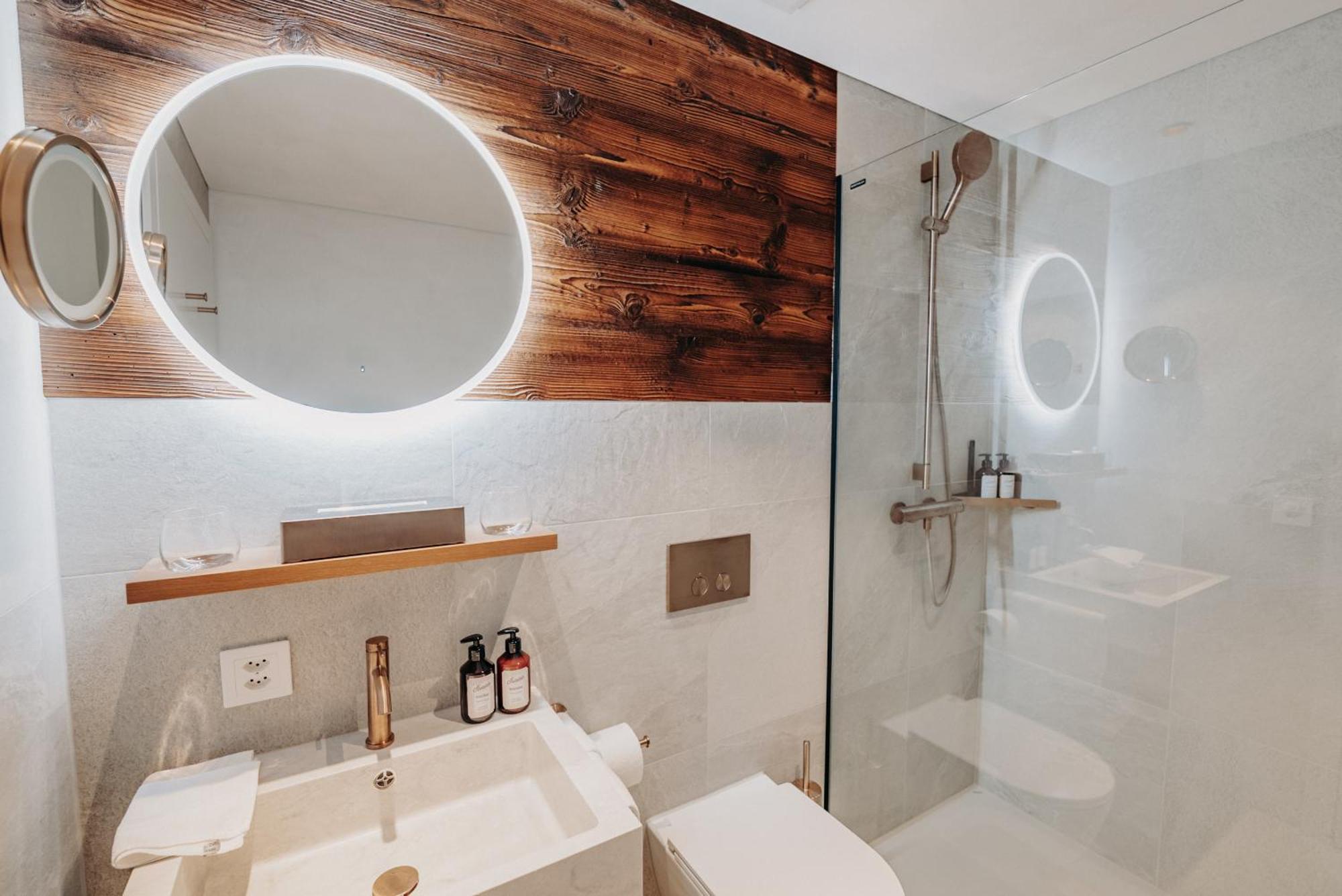 Chalet – Zweibettzimmer mit Balkon und Bergblick
