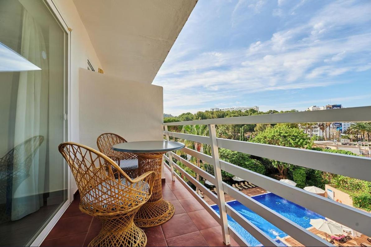 Habitación Doble con vistas a la piscina